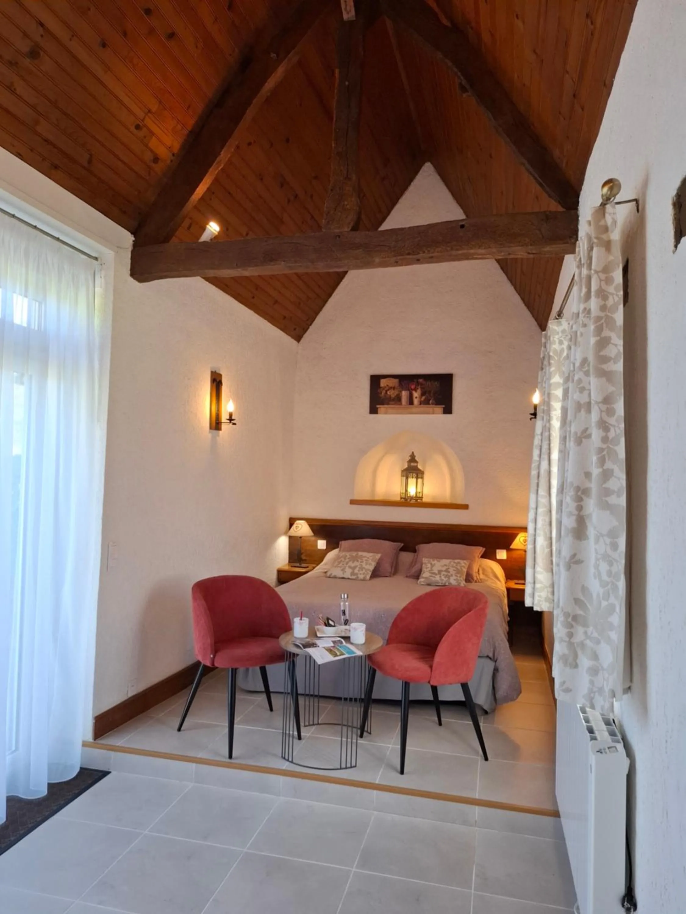 Bed in Le Manoir de Placy - Chambres d'Hôtes