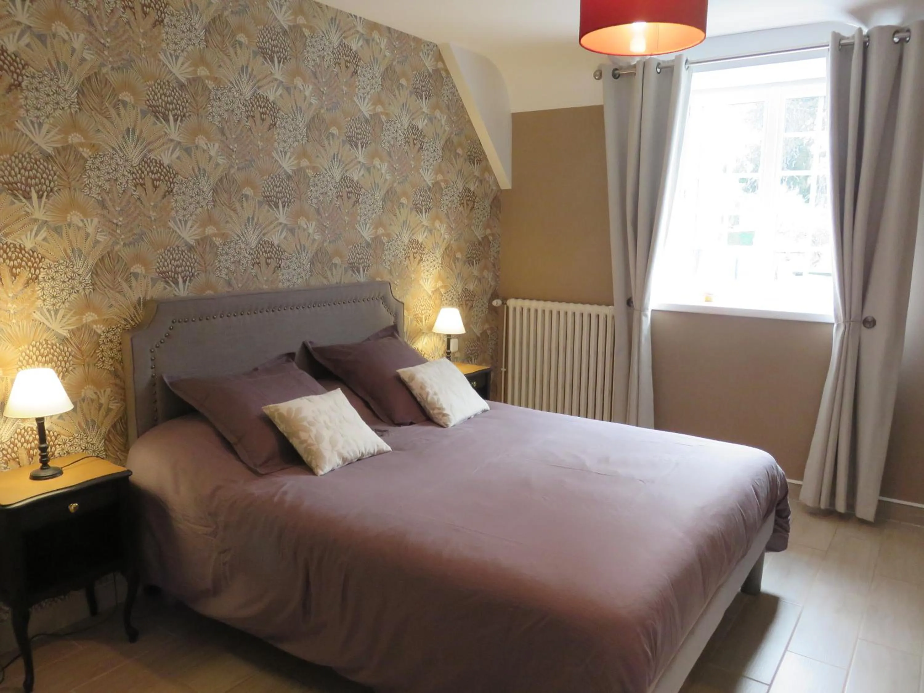 Bed in Le Manoir de Placy - Chambres d'Hôtes