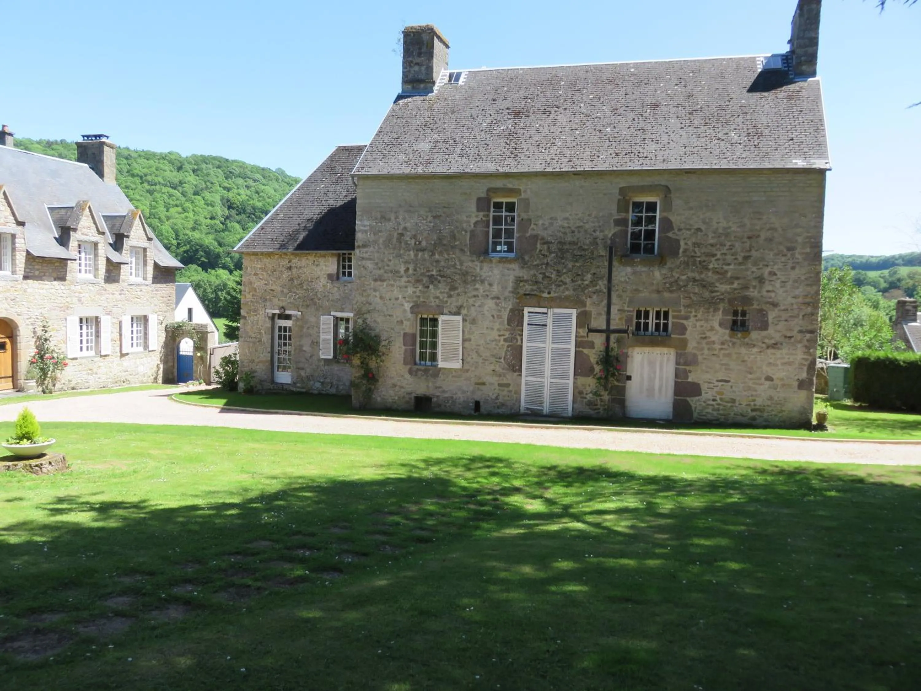 Property building in Le Manoir de Placy - Chambres d'Hôtes