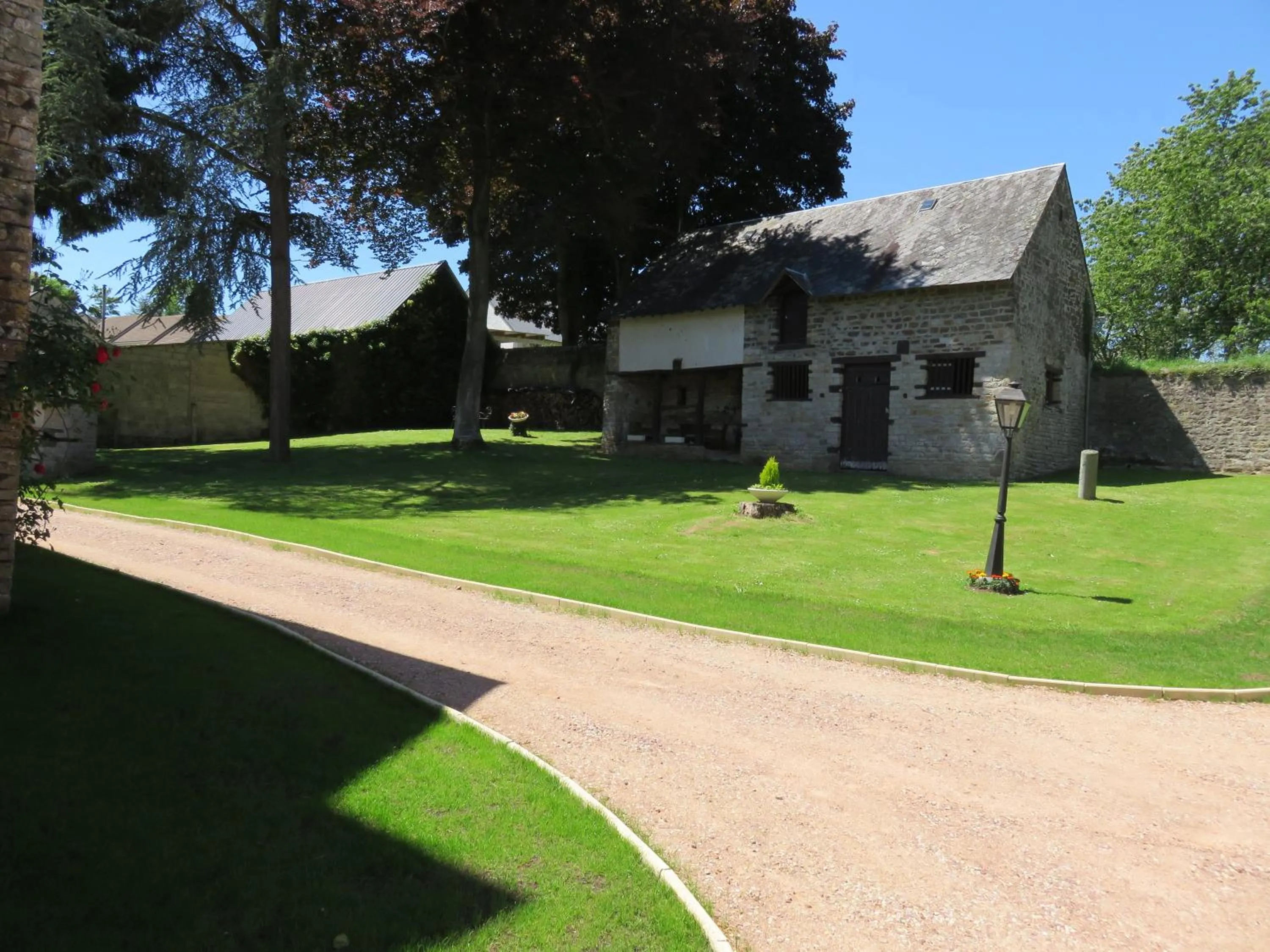 Property building in Le Manoir de Placy - Chambres d'Hôtes
