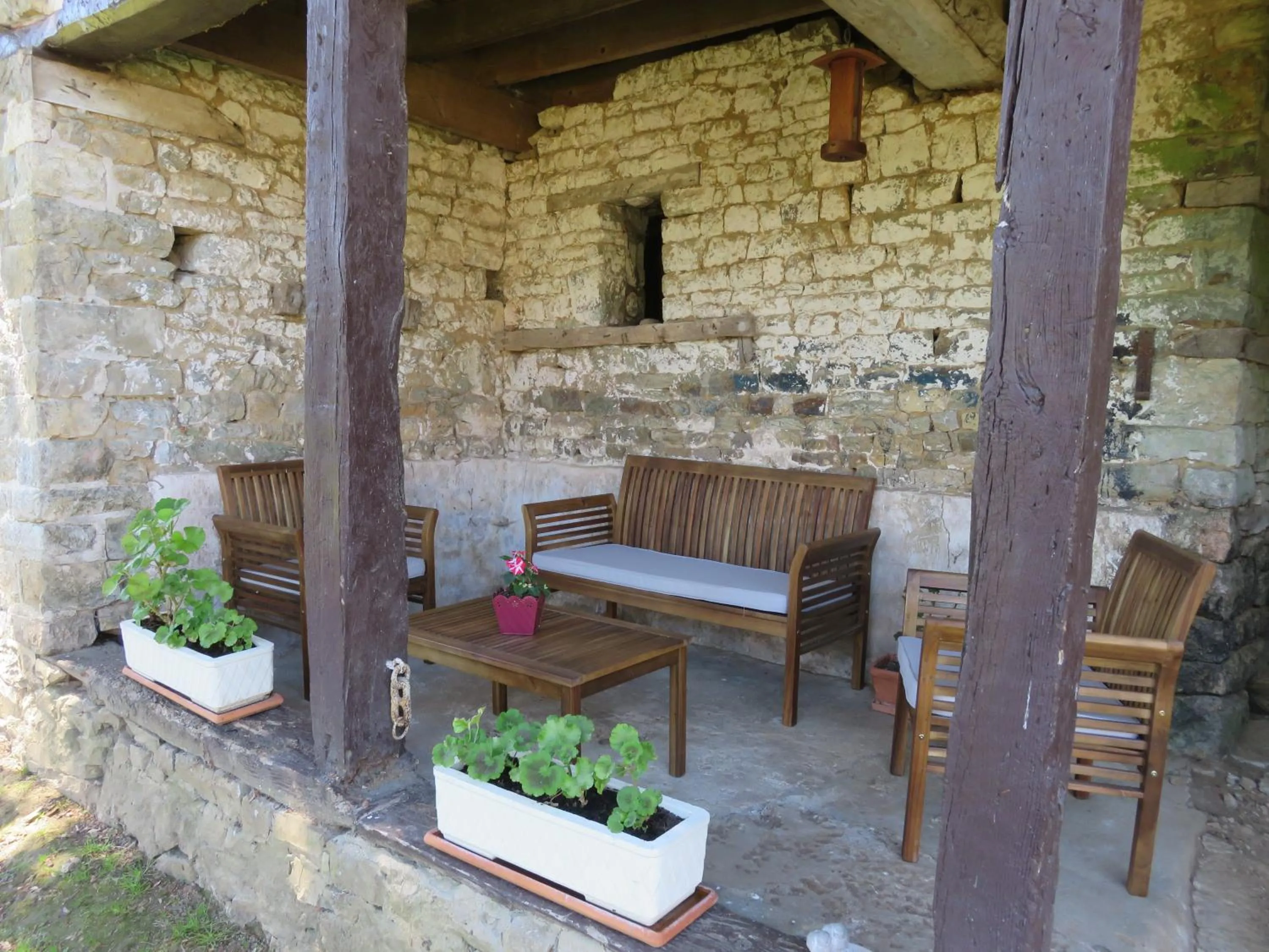 Patio in Le Manoir de Placy - Chambres d'Hôtes