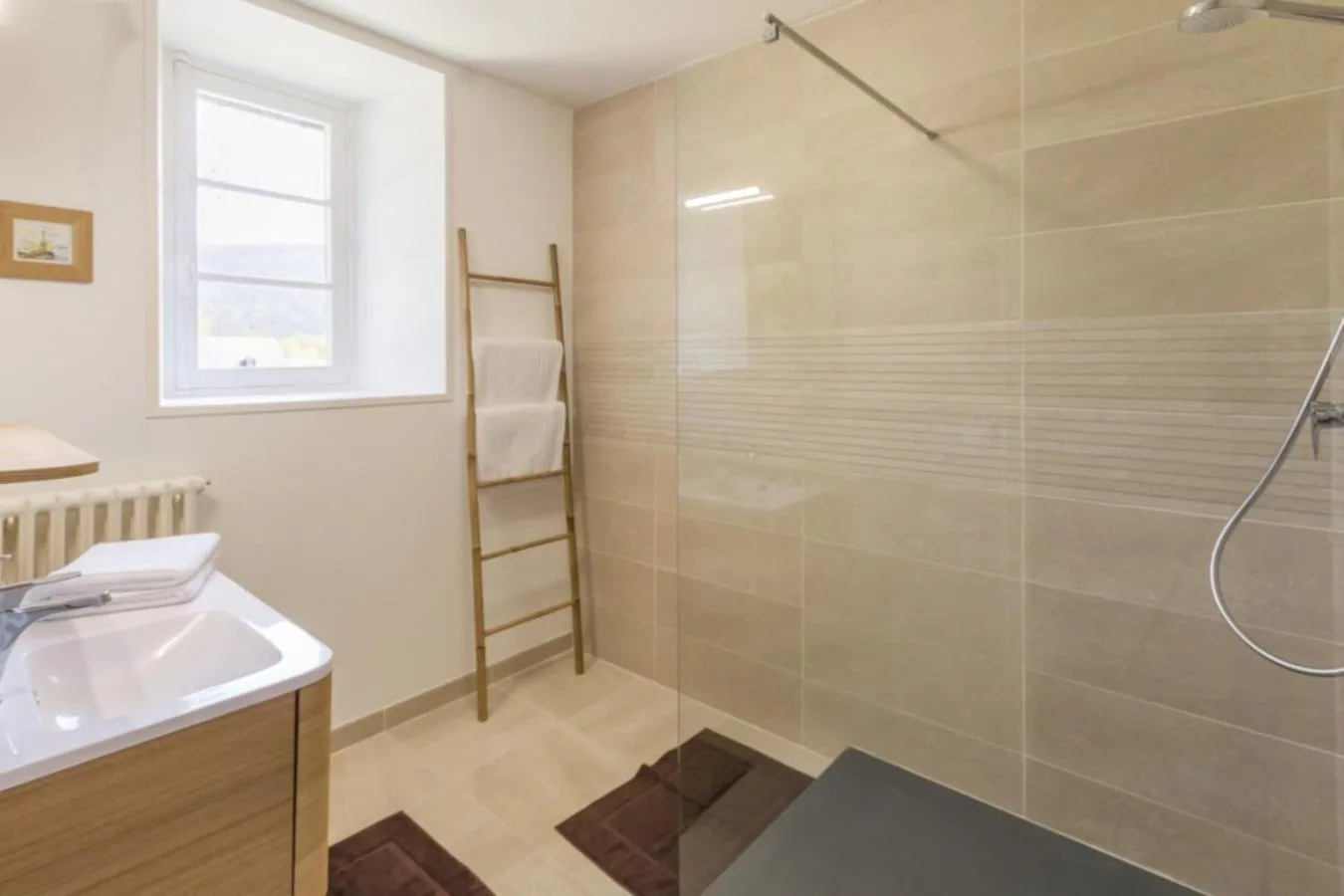 Bathroom in Le Manoir de Placy - Chambres d'Hôtes