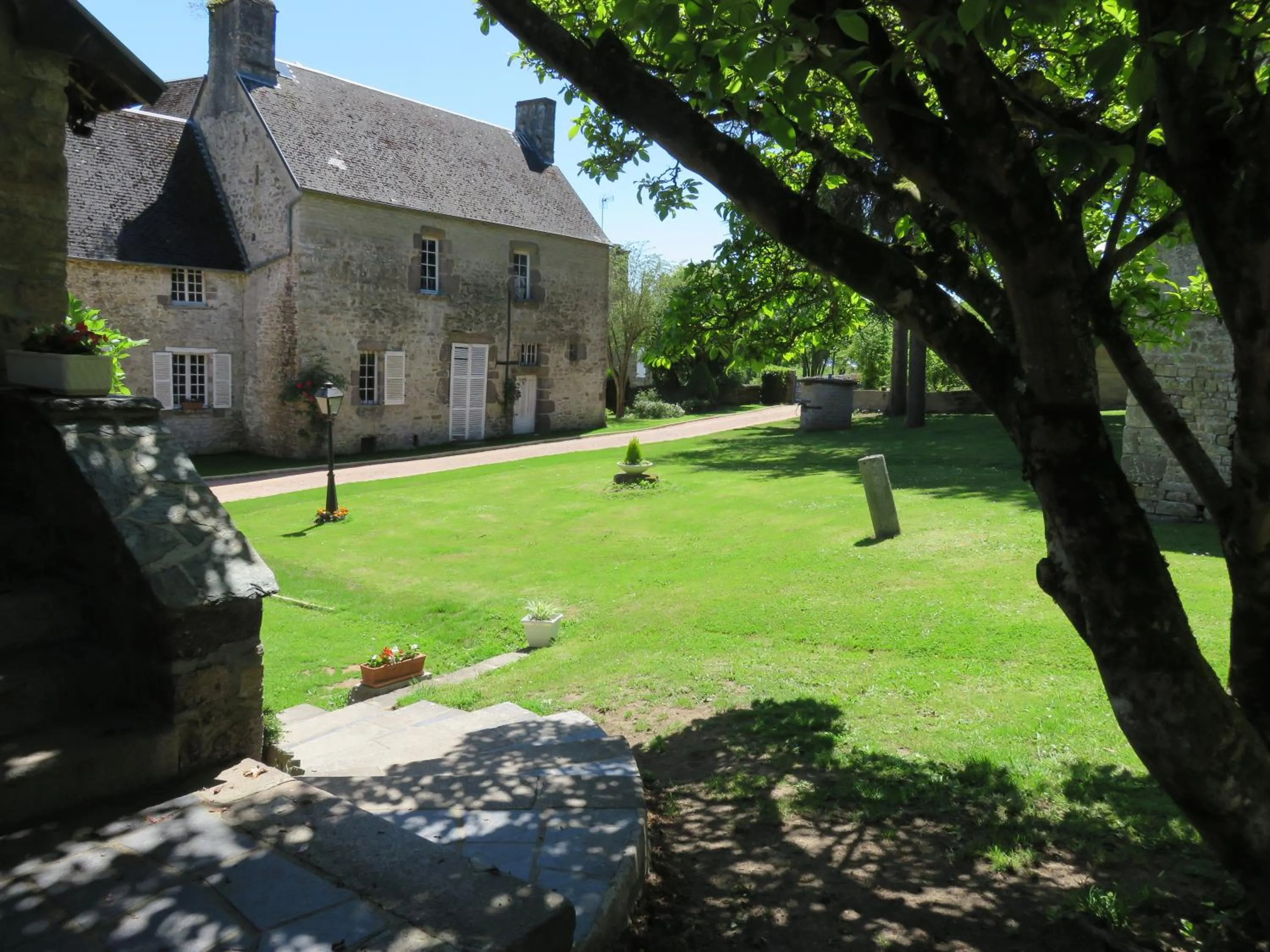 Property building in Le Manoir de Placy - Chambres d'Hôtes