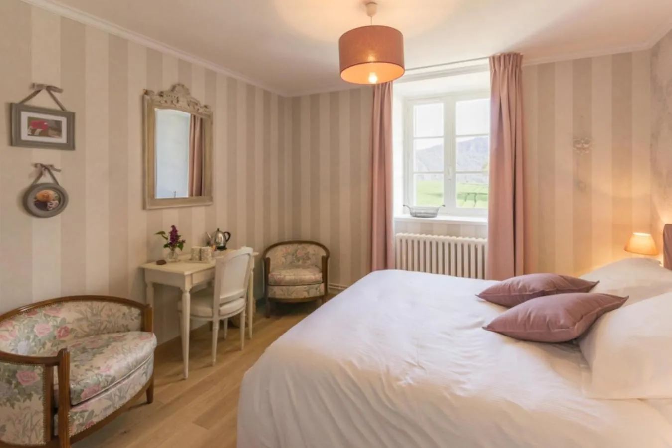 Photo of the whole room, Bed in Le Manoir de Placy - Chambres d'Hôtes