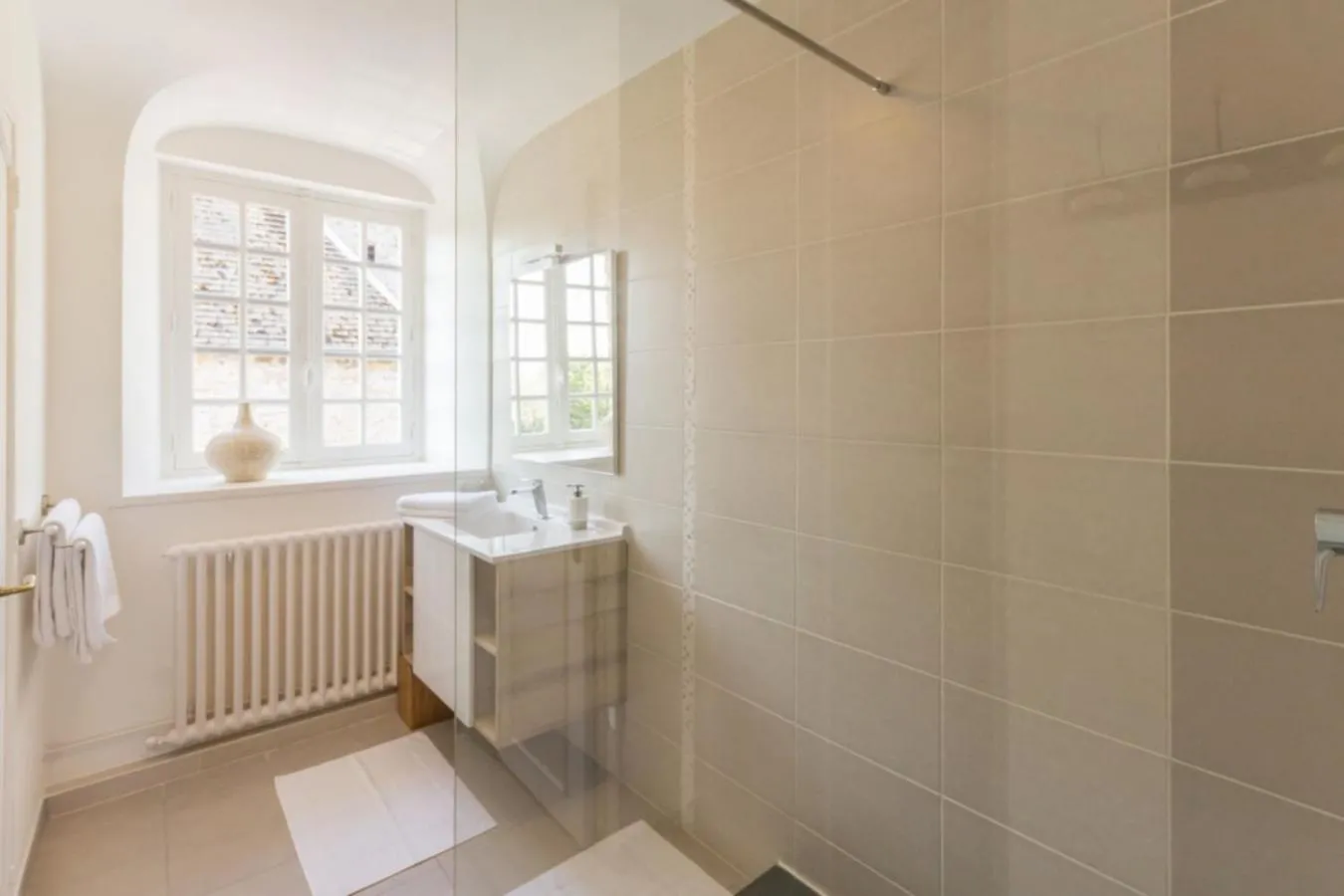 Bathroom in Le Manoir de Placy - Chambres d'Hôtes