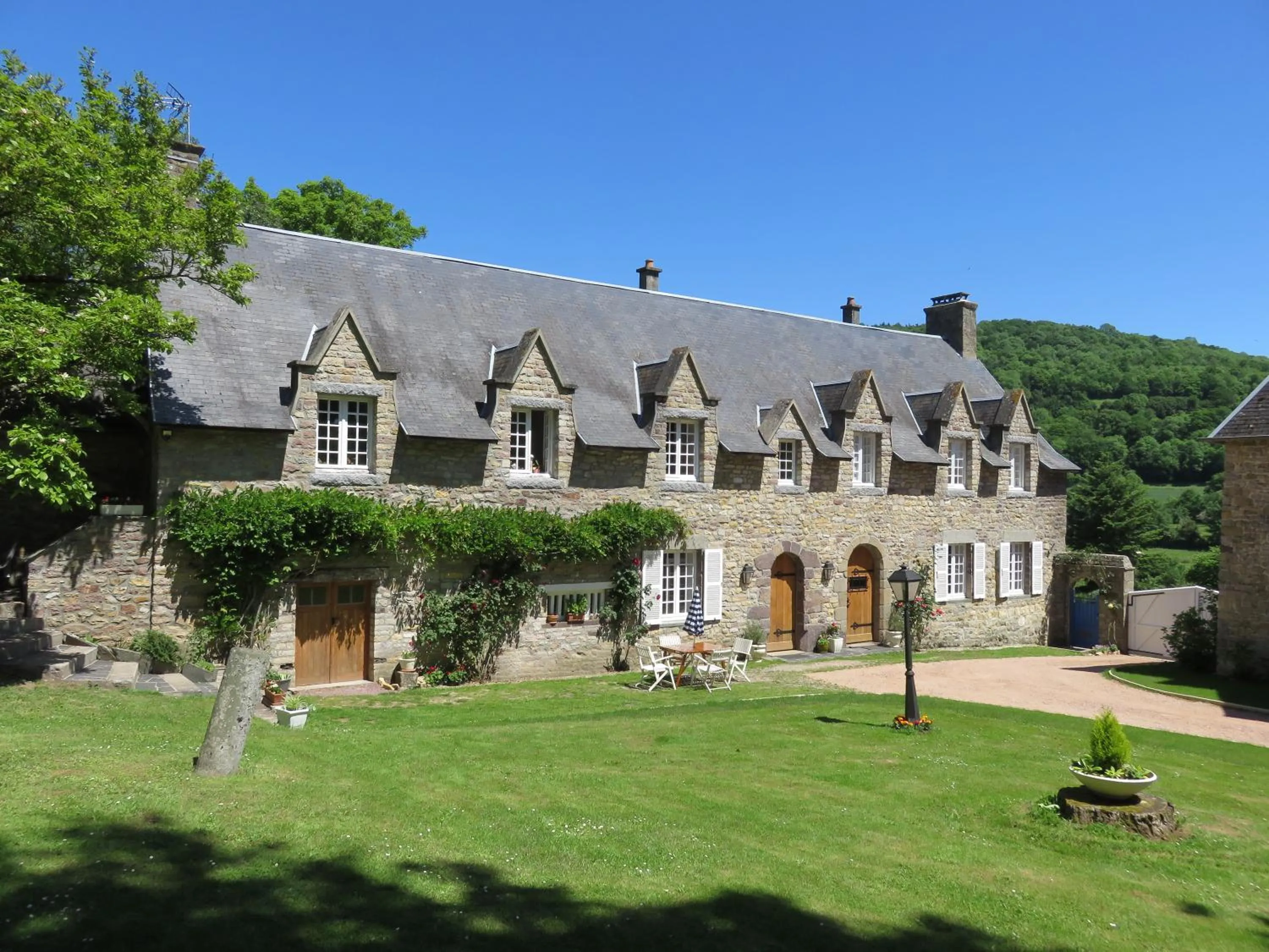Property building in Le Manoir de Placy - Chambres d'Hôtes