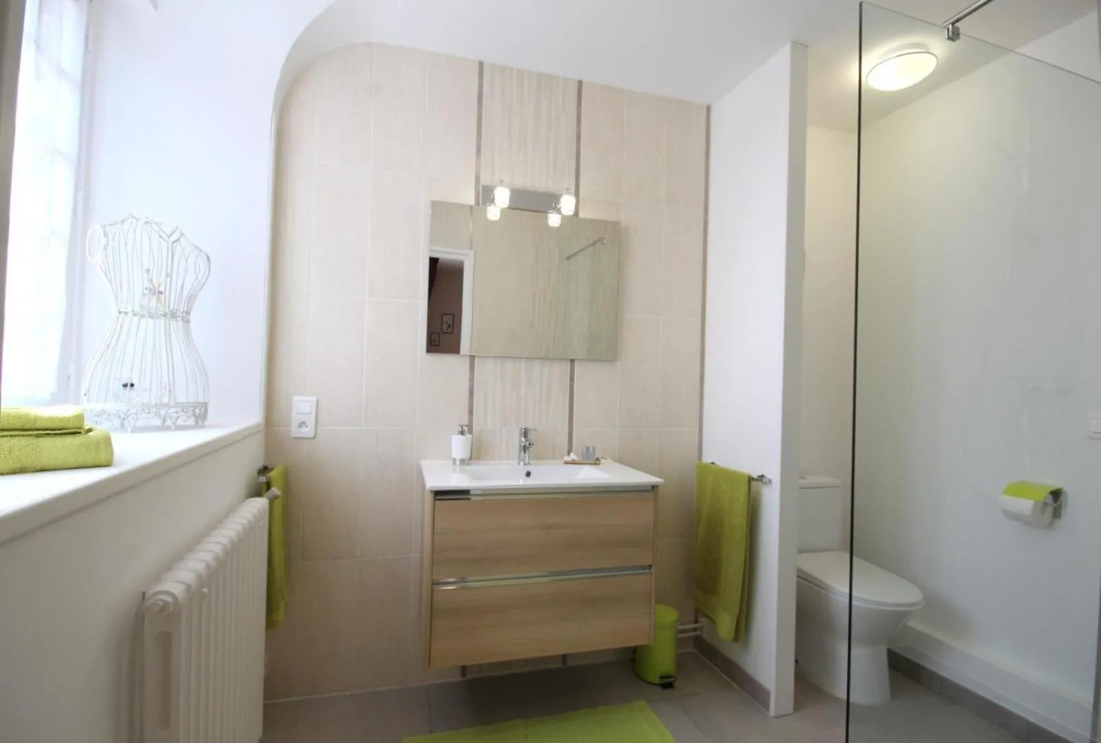 Bathroom in Le Manoir de Placy - Chambres d'Hôtes