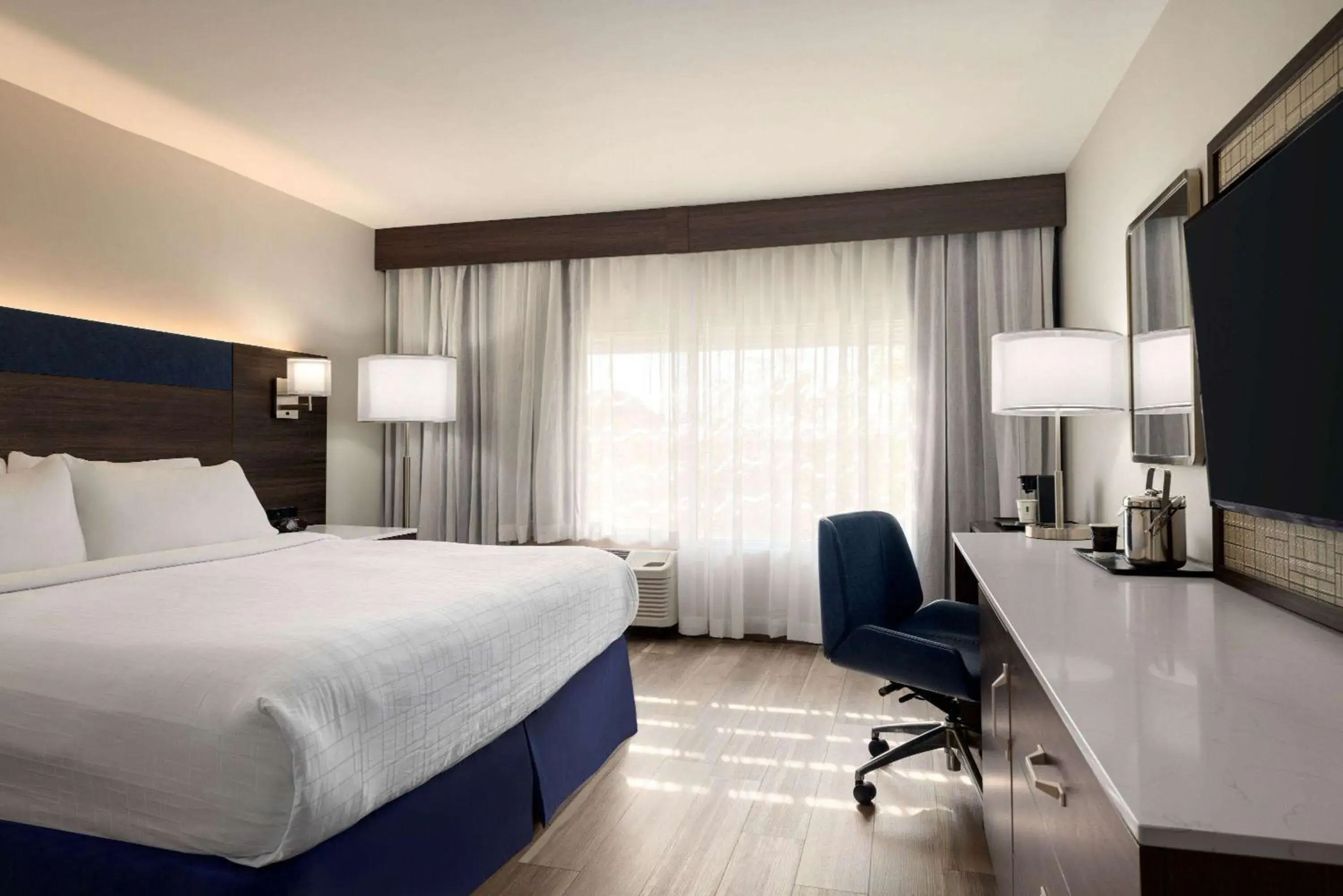 Photo of the whole room, Bed in Wyndham Phoenix Airport - Tempe Photo of the whole room, Bed in Wyndham Phoenix Airport - Tempe