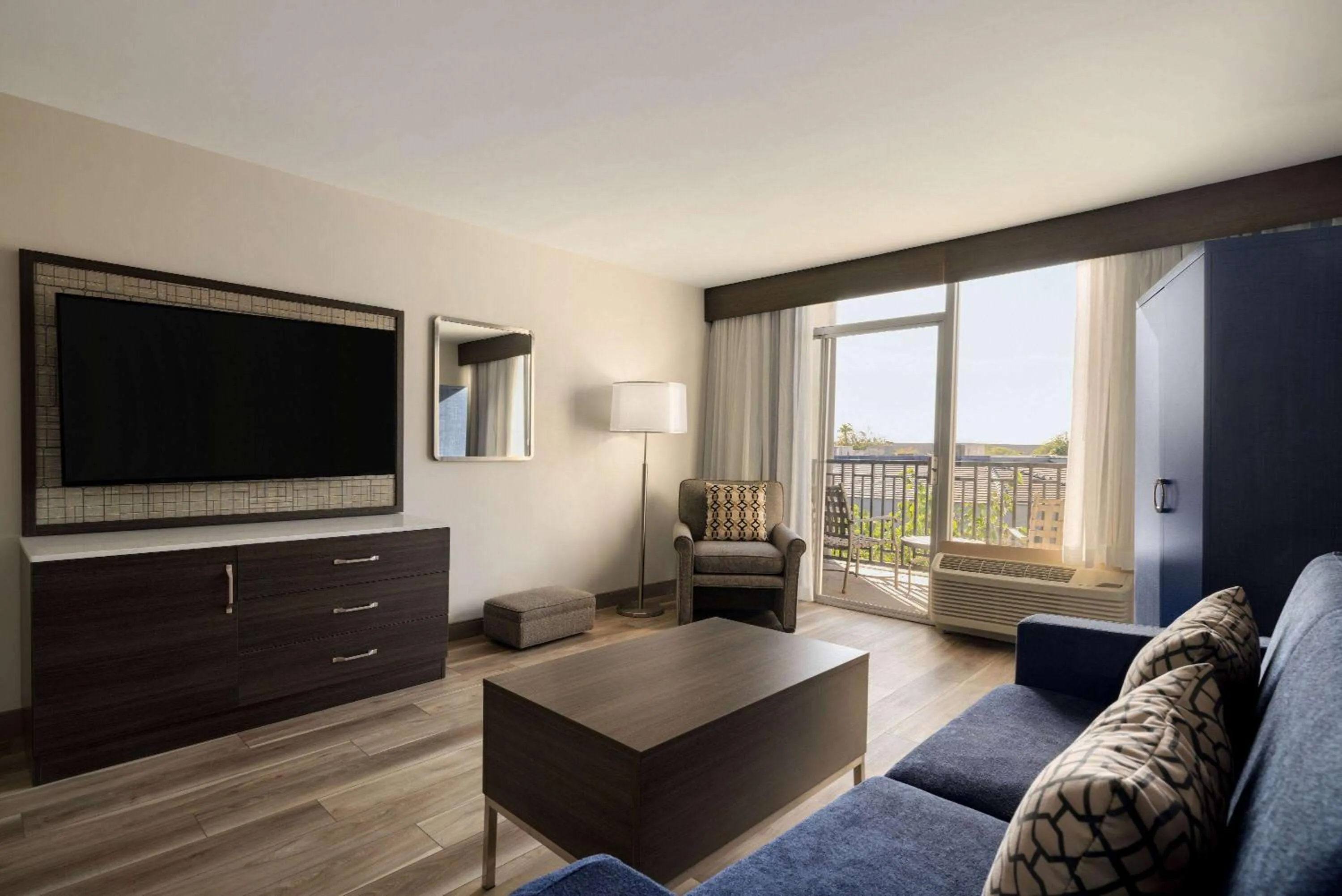 Photo of the whole room in Wyndham Phoenix Airport - Tempe