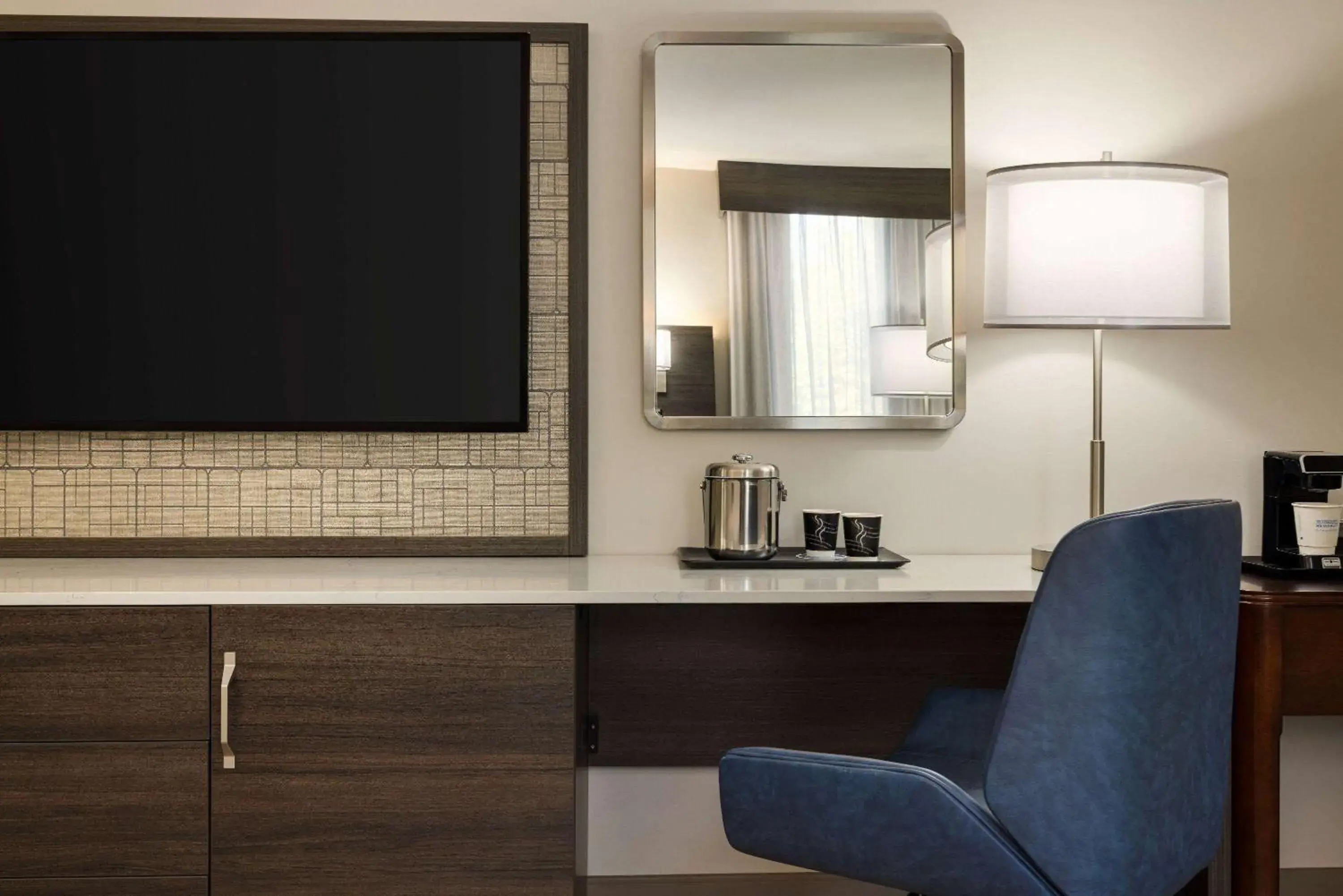 Photo of the whole room in Wyndham Phoenix Airport - Tempe Photo of the whole room in Wyndham Phoenix Airport - Tempe