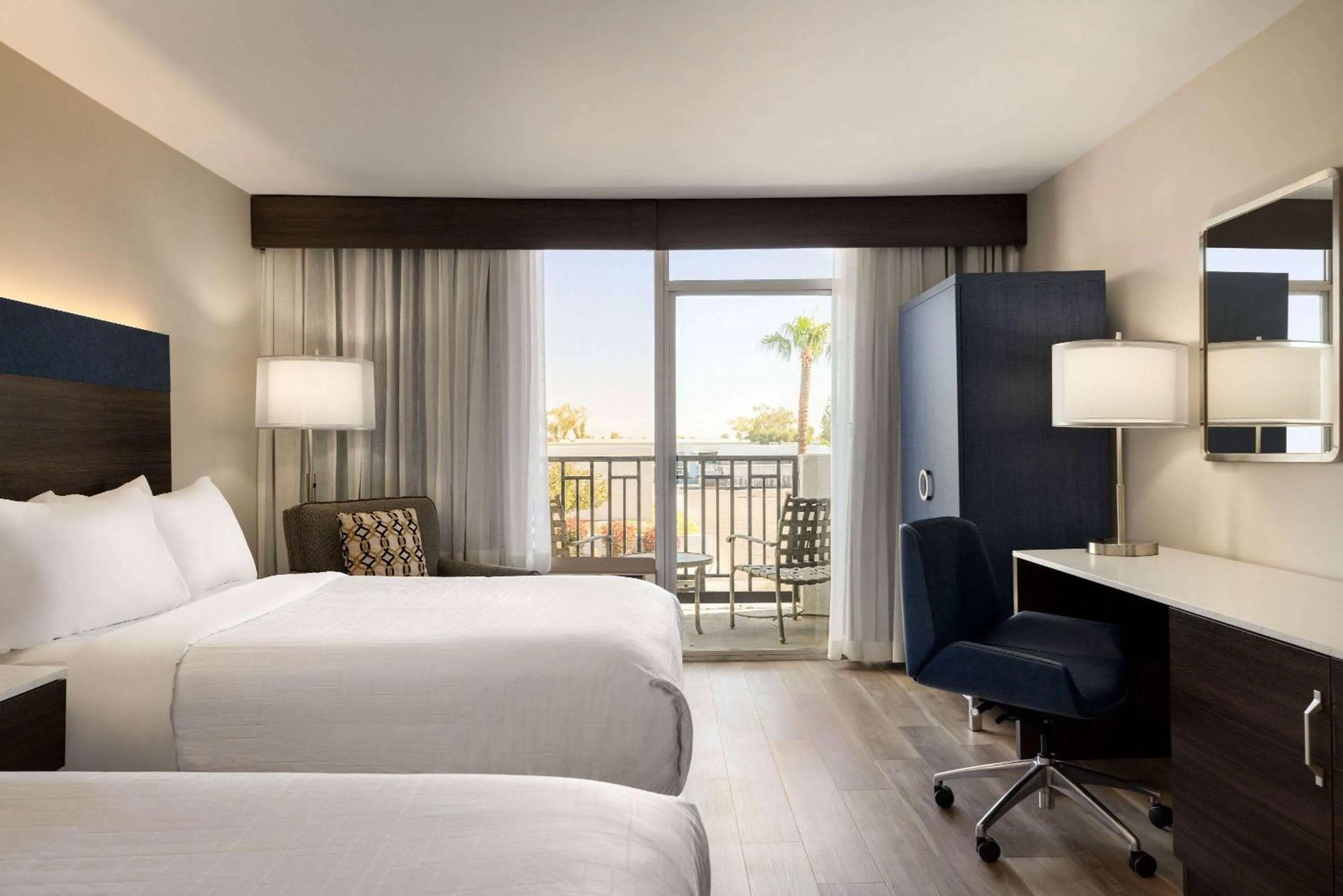 Photo of the whole room, Bed in Wyndham Phoenix Airport - Tempe