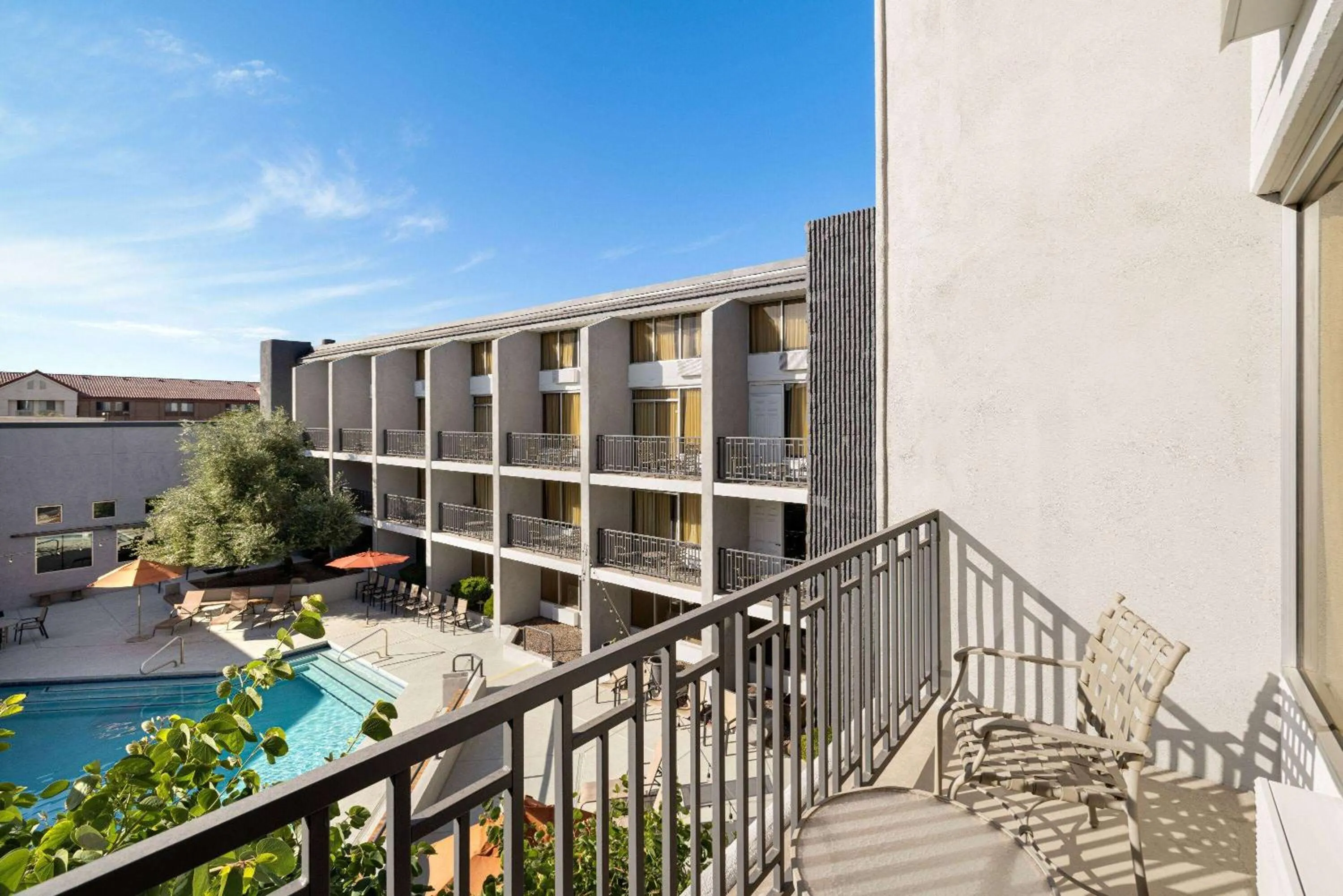 Photo of the whole room in Wyndham Phoenix Airport - Tempe