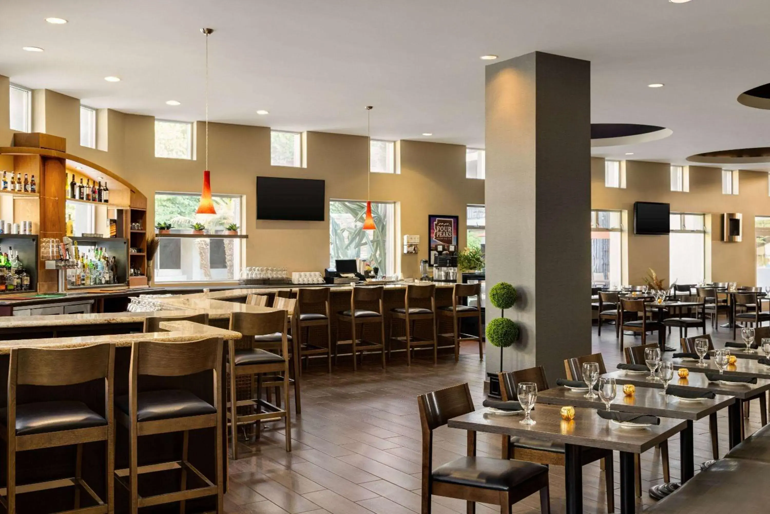 Restaurant/places to eat in Wyndham Phoenix Airport - Tempe Restaurant/places to eat in Wyndham Phoenix Airport - Tempe