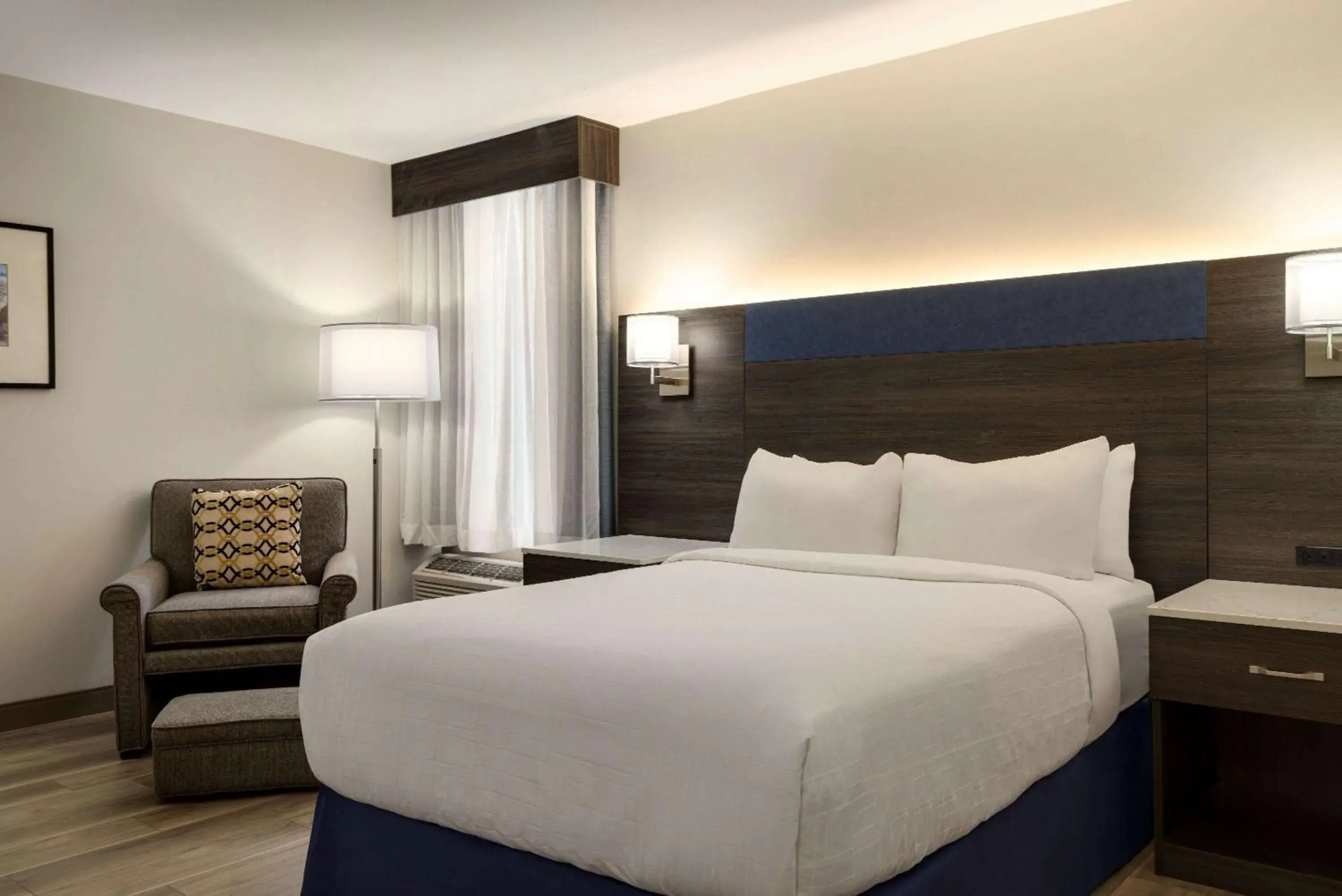 Photo of the whole room, Bed in Wyndham Phoenix Airport - Tempe Photo of the whole room, Bed in Wyndham Phoenix Airport - Tempe