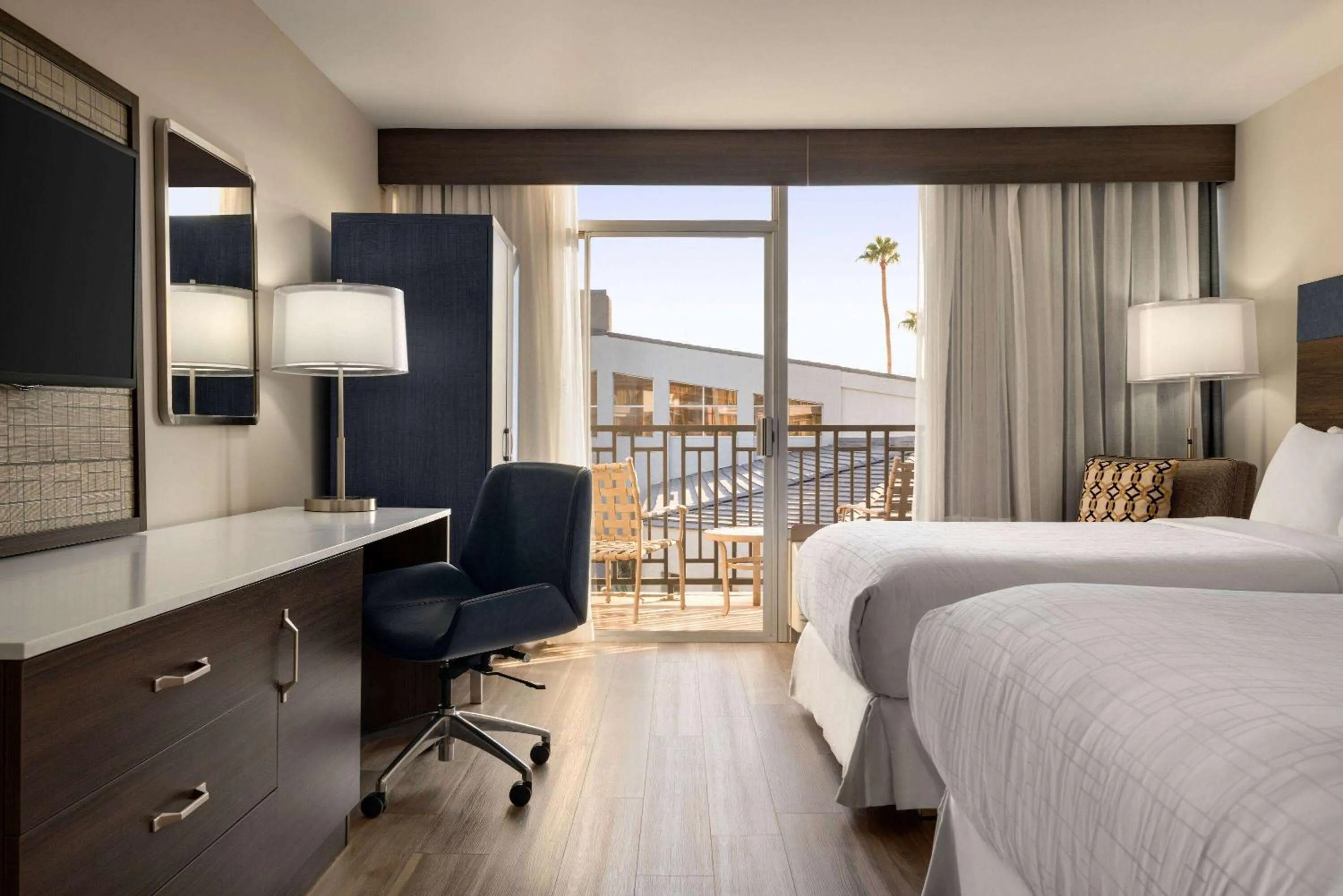 Photo of the whole room, Bed in Wyndham Phoenix Airport - Tempe