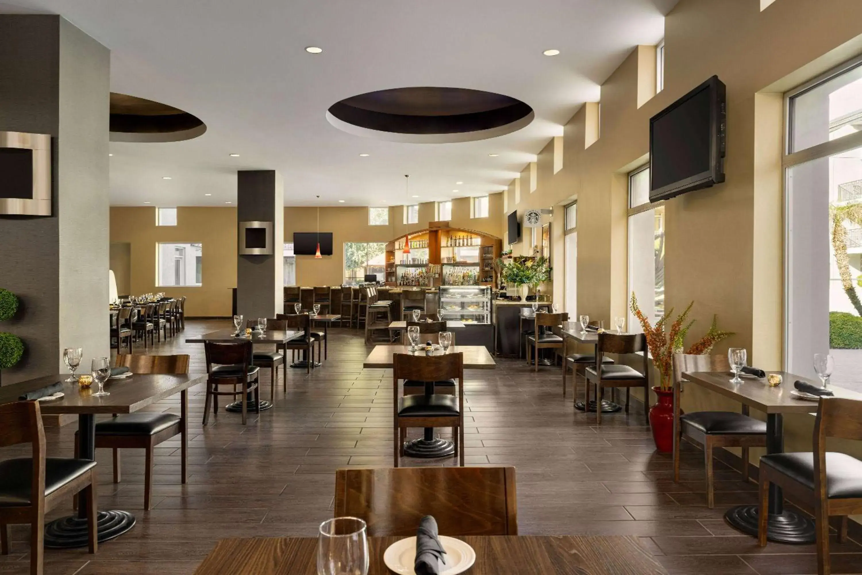 Restaurant/places to eat in Wyndham Phoenix Airport - Tempe Restaurant/places to eat in Wyndham Phoenix Airport - Tempe