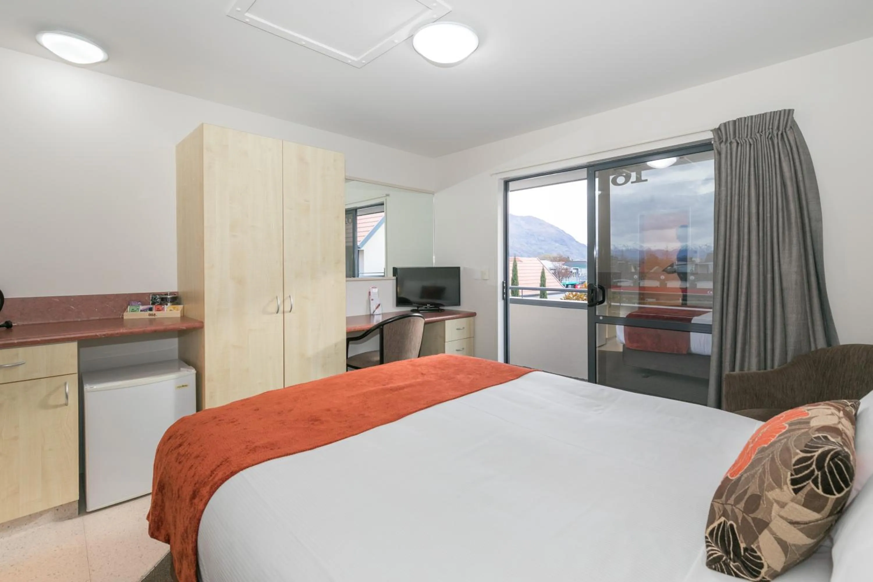 Photo of the whole room, Bed in Bella Vista Motel Lake Wanaka