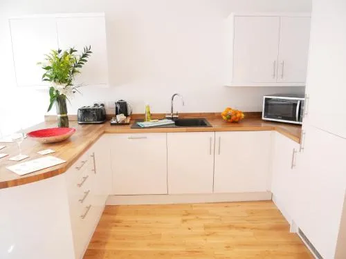 The Courtyard, 4 - Bed, Sleeps 6, Pets Welcome