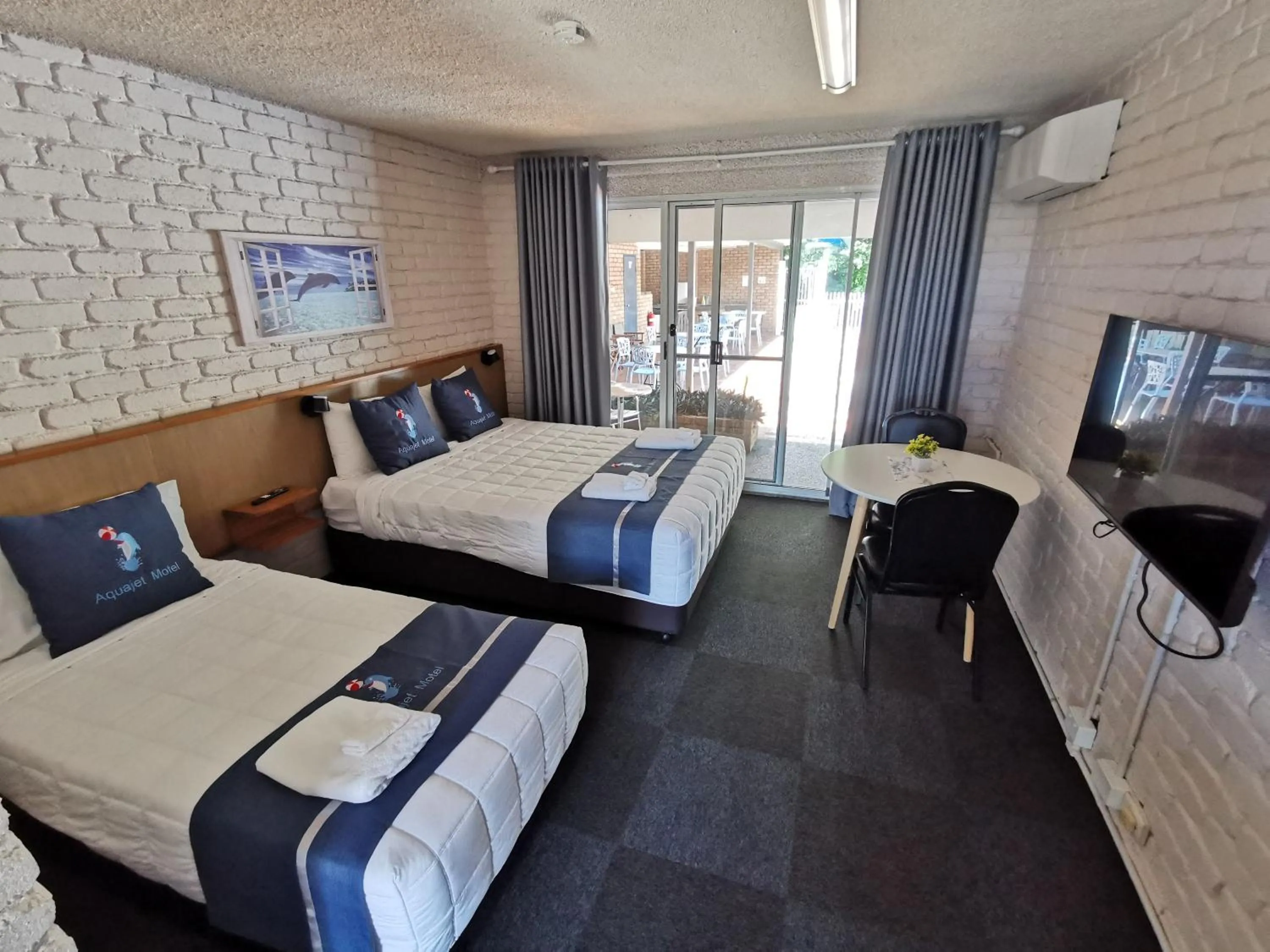 Bed in Aquajet Motel