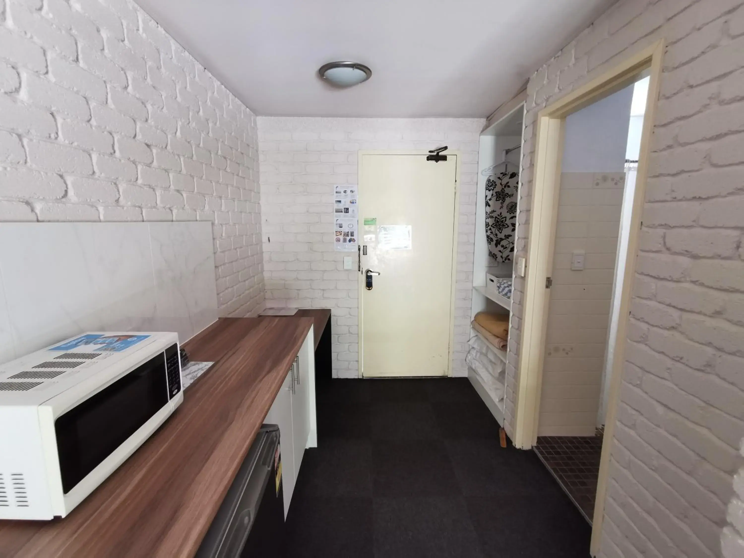 Superior Poolside Twin Room in Aquajet Motel Superior Poolside Twin Room in Aquajet Motel