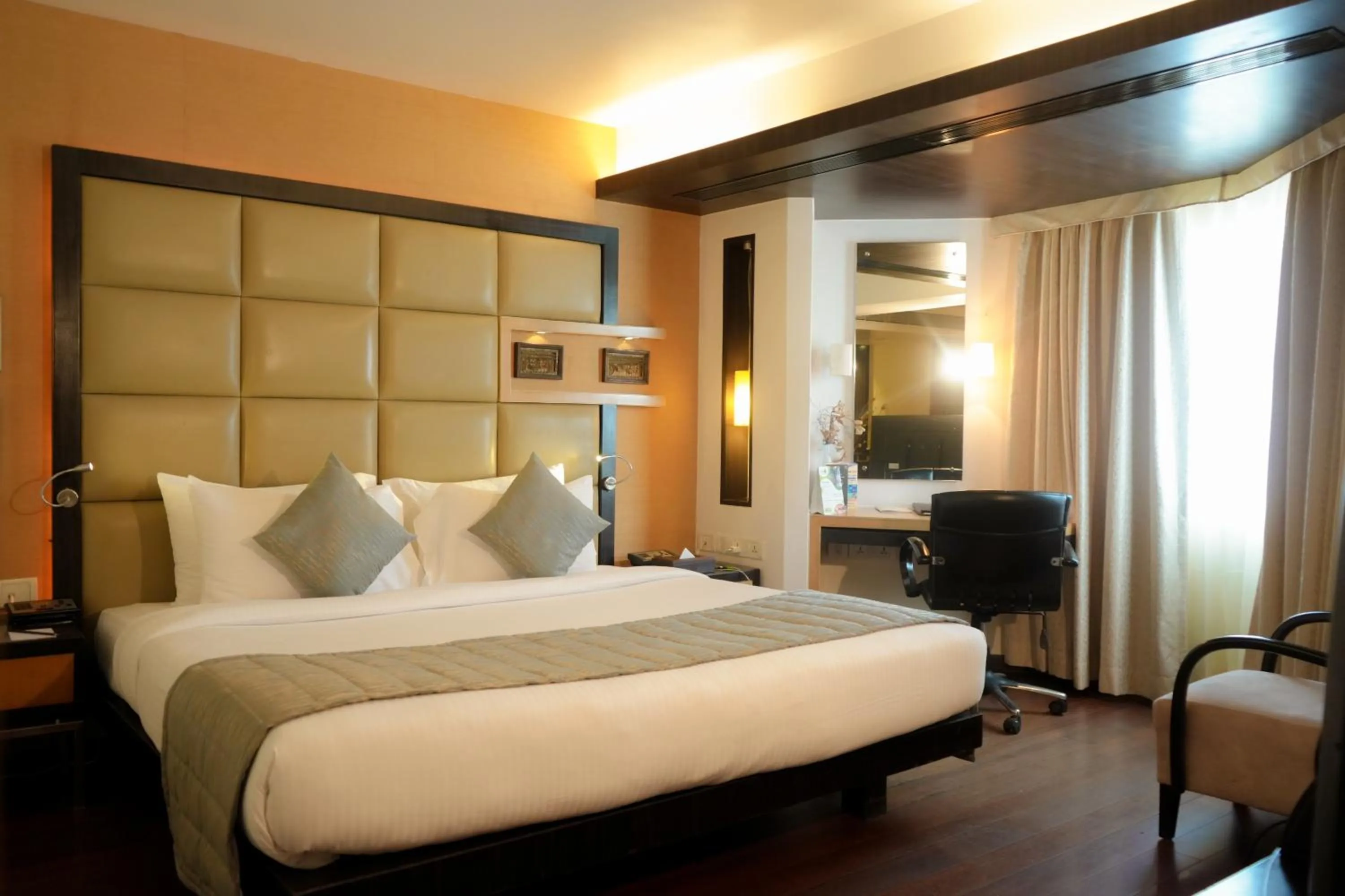 Photo of the whole room, Bed in Ramee Guestline Hotel Juhu