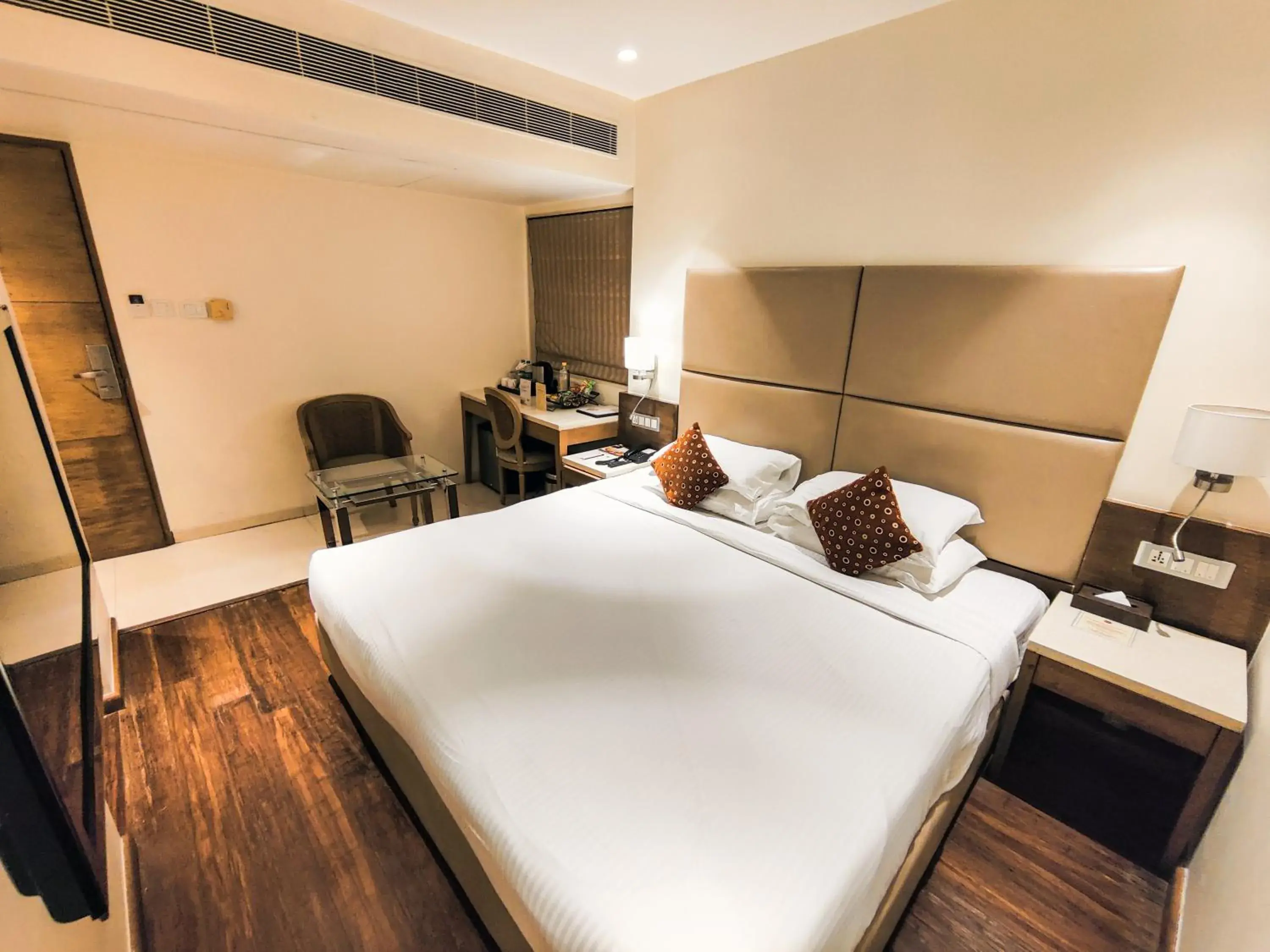 Bedroom, Bed in Ramee Guestline Hotel Khar Bedroom, Bed in Ramee Guestline Hotel Khar