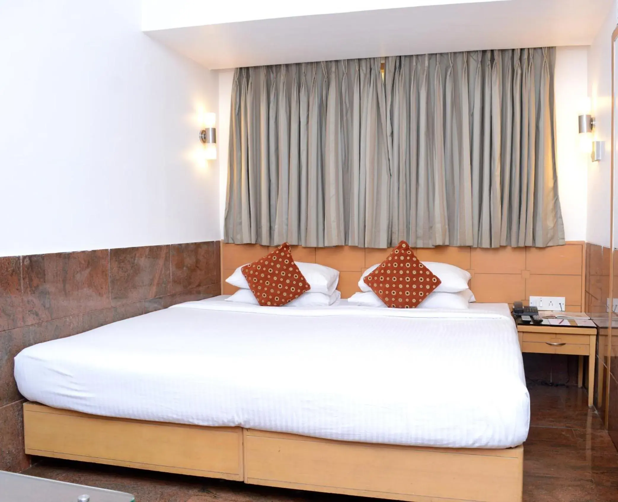 Executive room with In-room Breakfast & 15% discount on Food and Laundry & Welcome drink in Ramee Guestline Hotel Khar Executive room with In-room Breakfast & 15% discount on Food and Laundry & Welcome drink in Ramee Guestline Hotel Khar