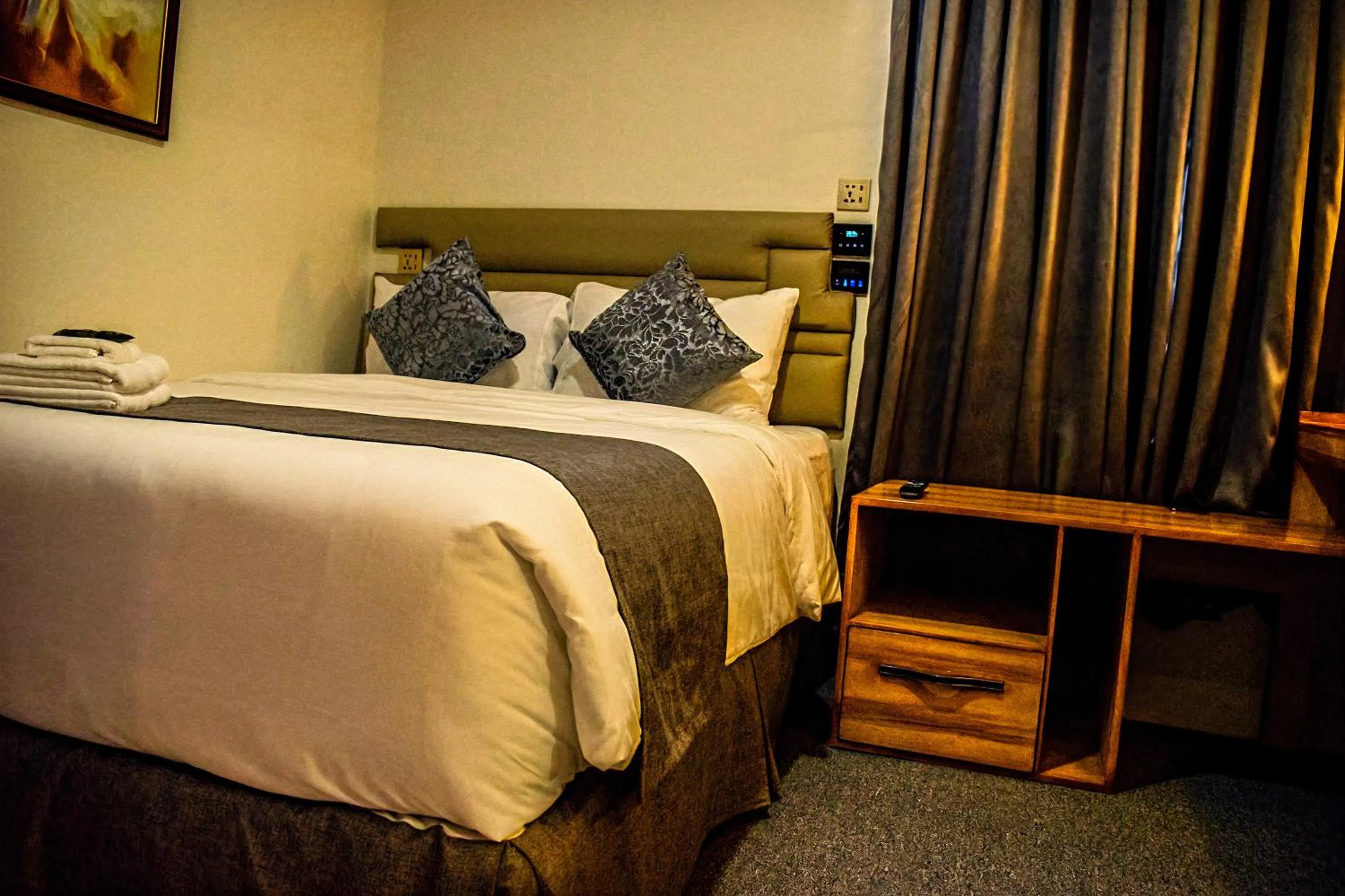 Bed in Cebu Dulcinea Hotel and Suites-MACTAN AIRPORT HOTEL