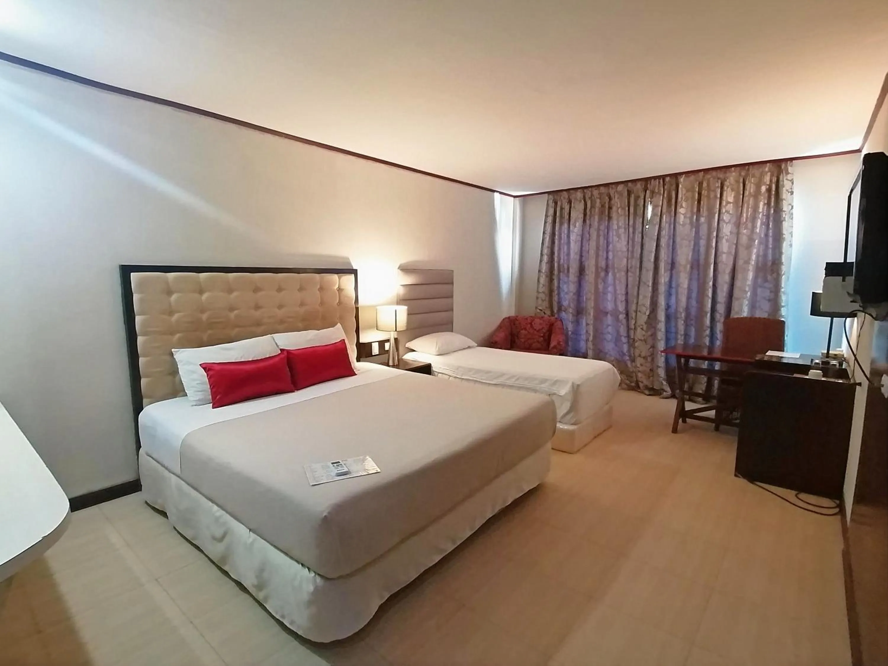 Bed in Cebu Dulcinea Hotel and Suites-MACTAN AIRPORT HOTEL
