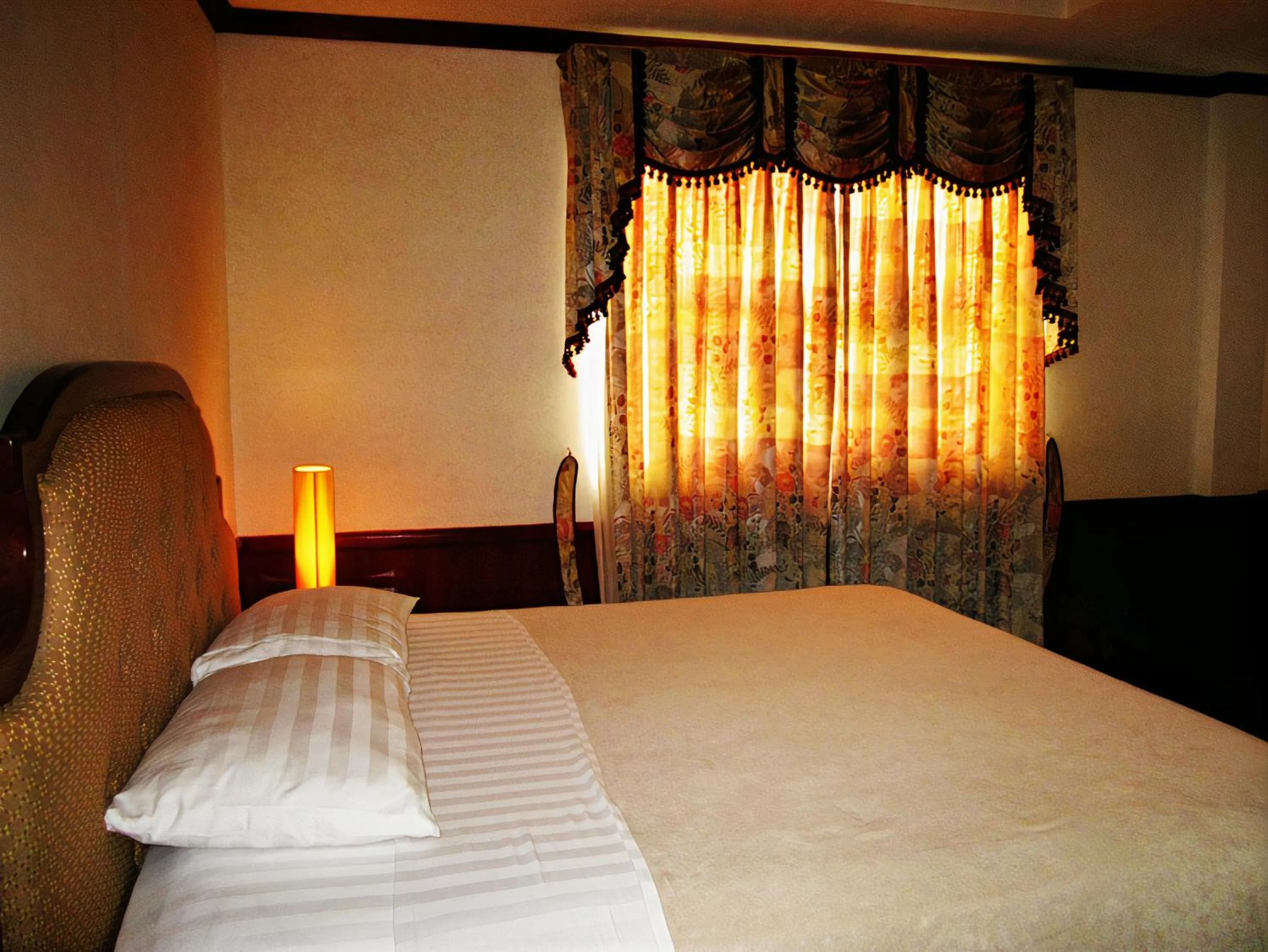 Bed in Cebu Dulcinea Hotel and Suites-MACTAN AIRPORT HOTEL