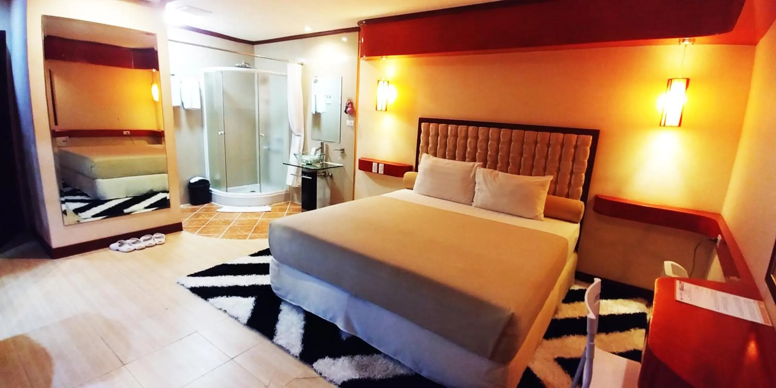 Bathroom, Bed in Cebu Dulcinea Hotel and Suites-MACTAN AIRPORT HOTEL