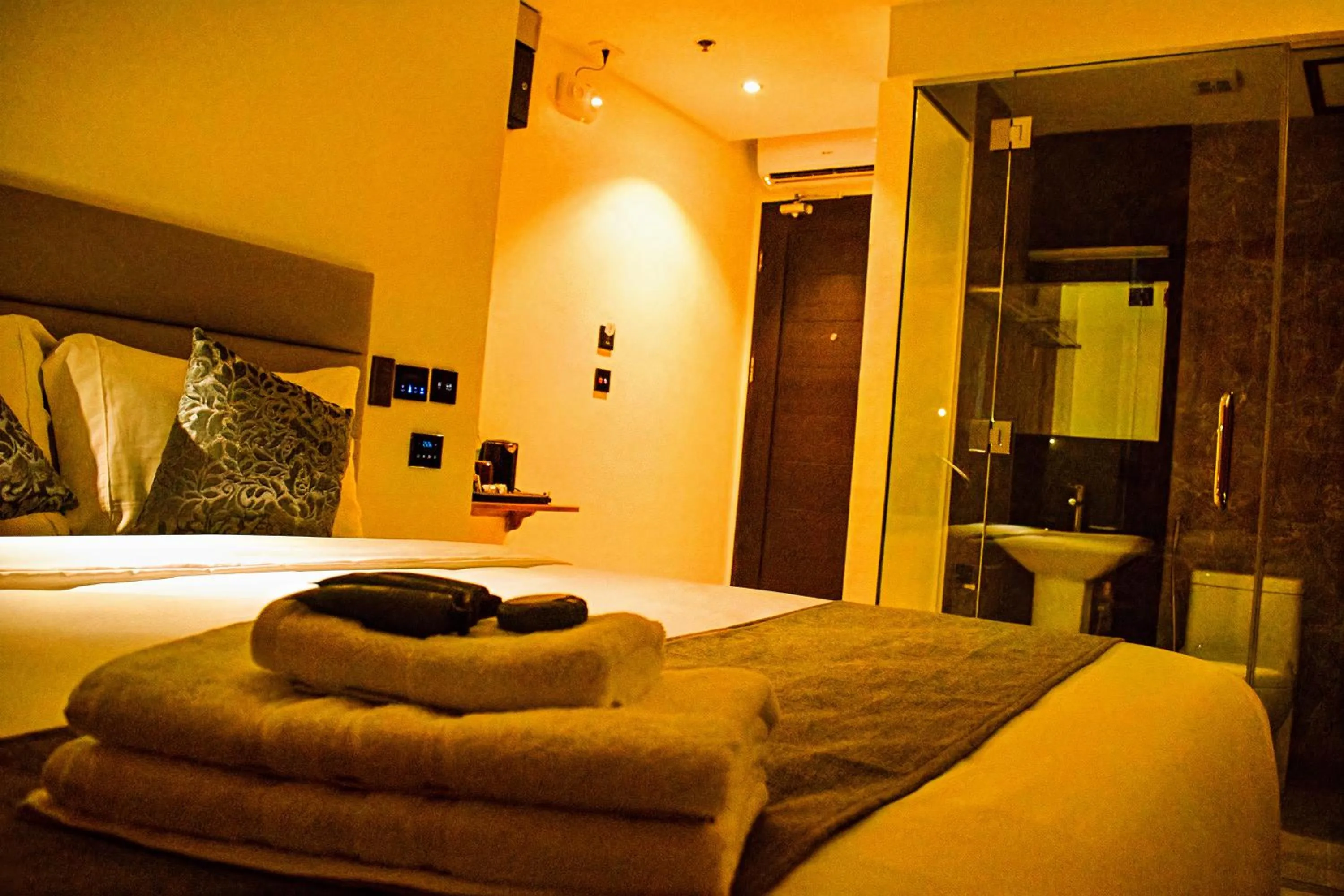 Bed in Cebu Dulcinea Hotel and Suites-MACTAN AIRPORT HOTEL