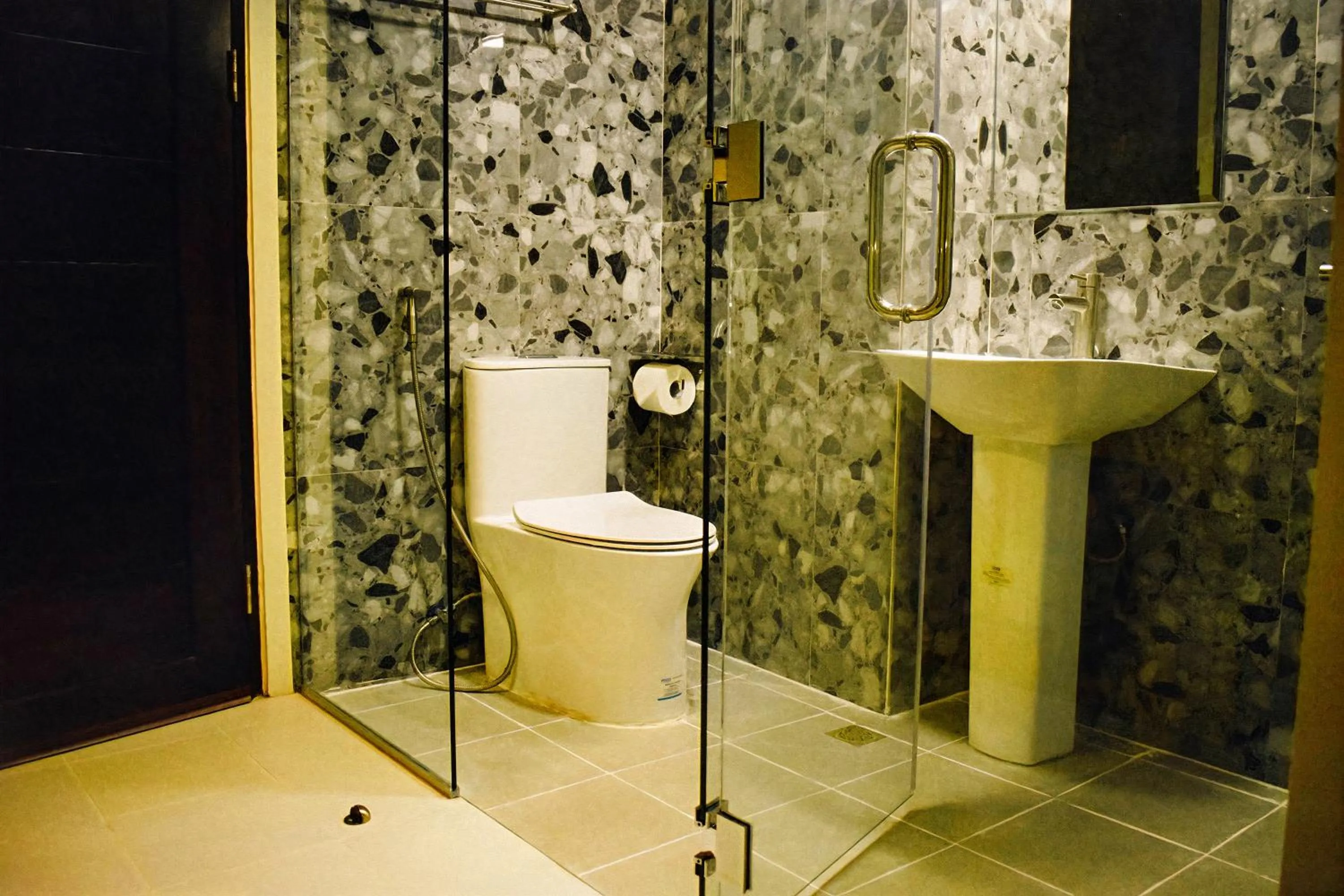 Bathroom in Cebu Dulcinea Hotel and Suites-MACTAN AIRPORT HOTEL