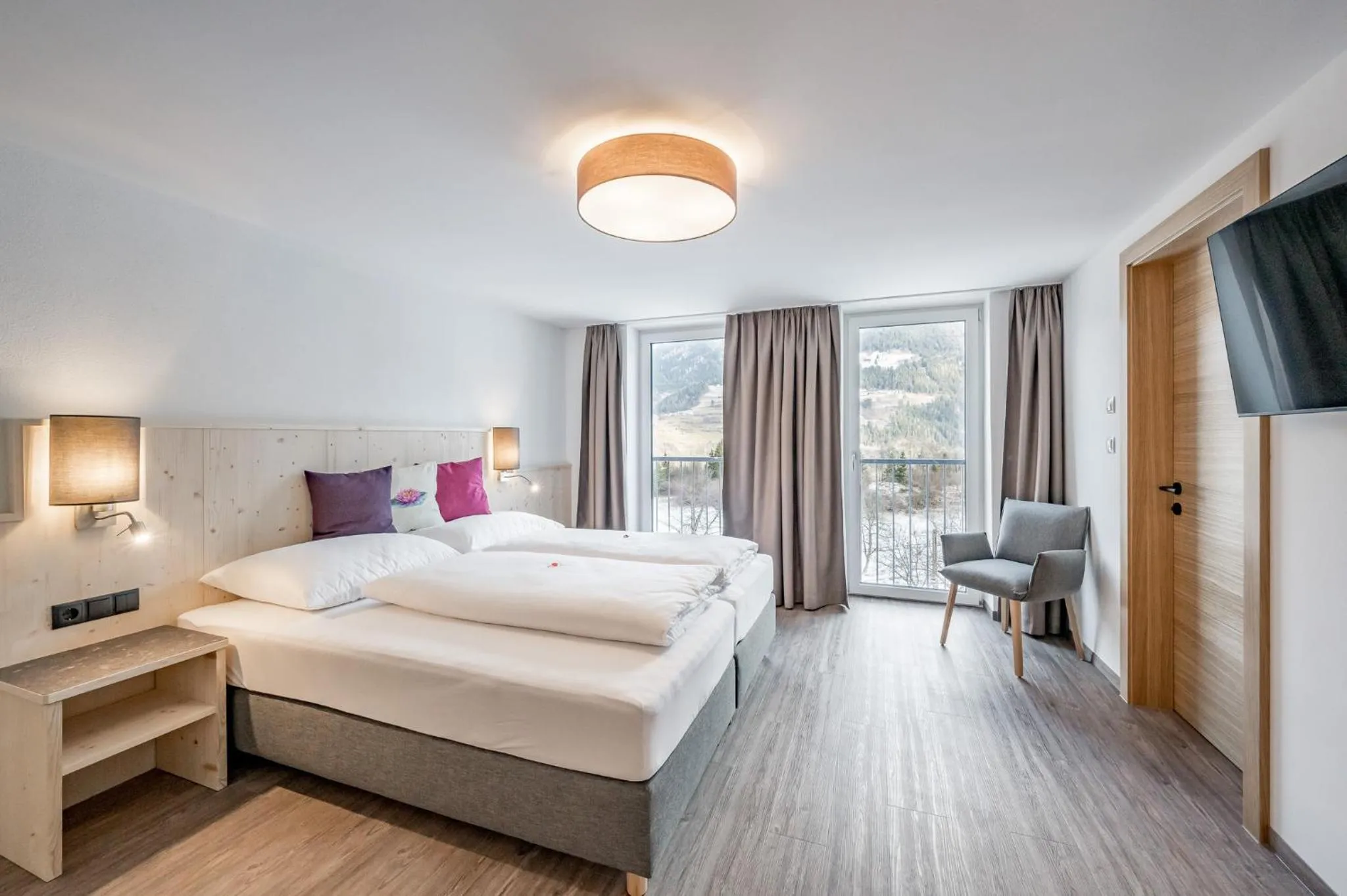 Photo of the whole room, Bed in Seehüter's Hotel Seerose