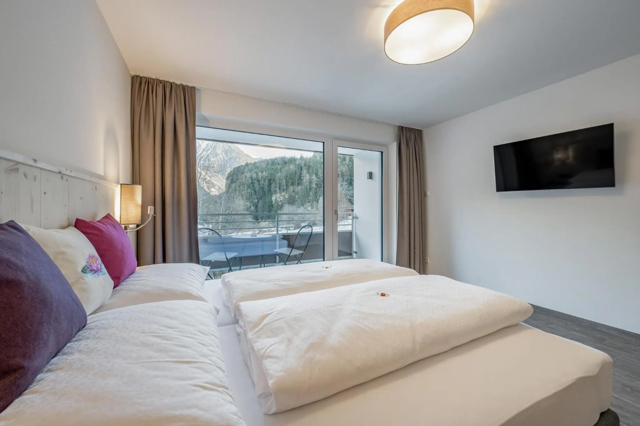 Photo of the whole room, Bed in Seehüter's Hotel Seerose