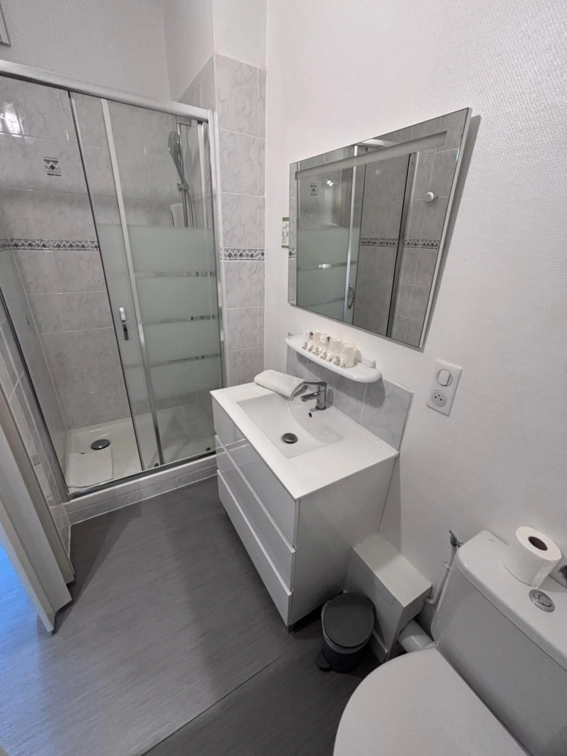 Shower in Crystal Hotel