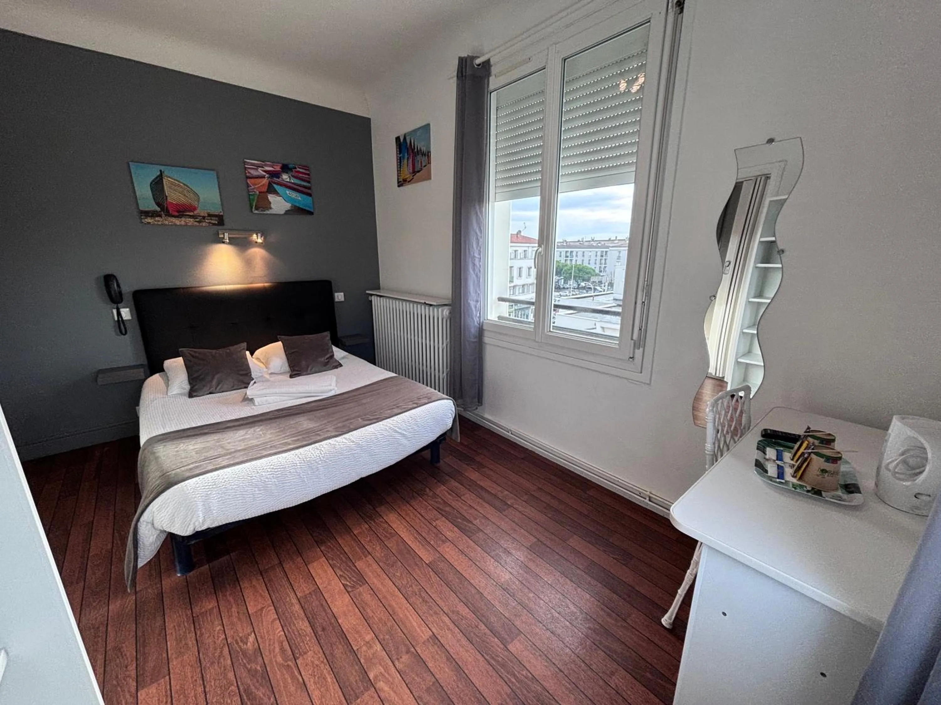 Bedroom, Bed in Crystal Hotel