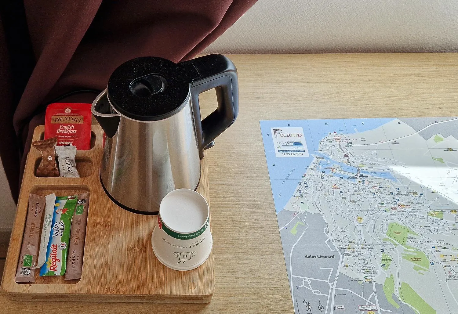 Bedroom in Hôtel Du Commerce