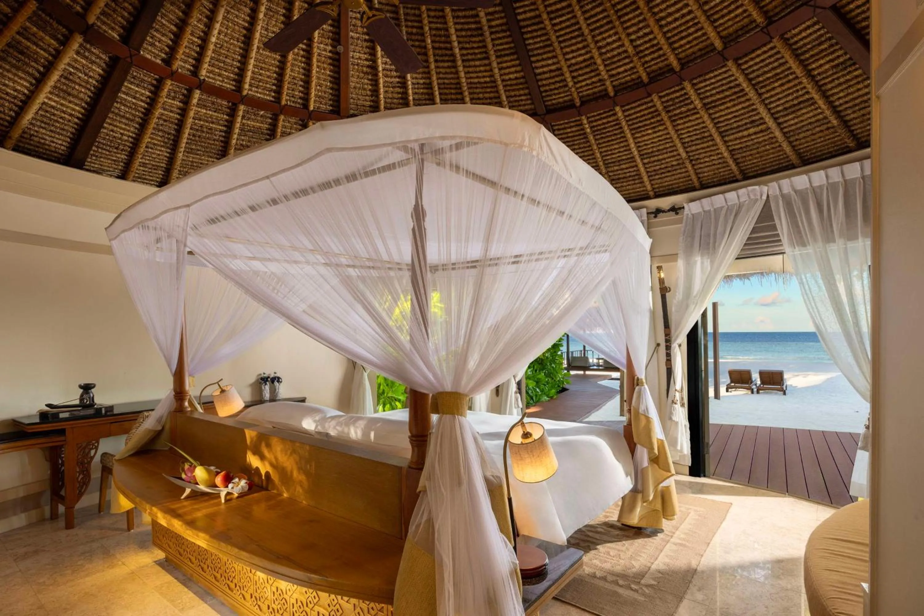 Bed in Banyan Tree Vabbinfaru