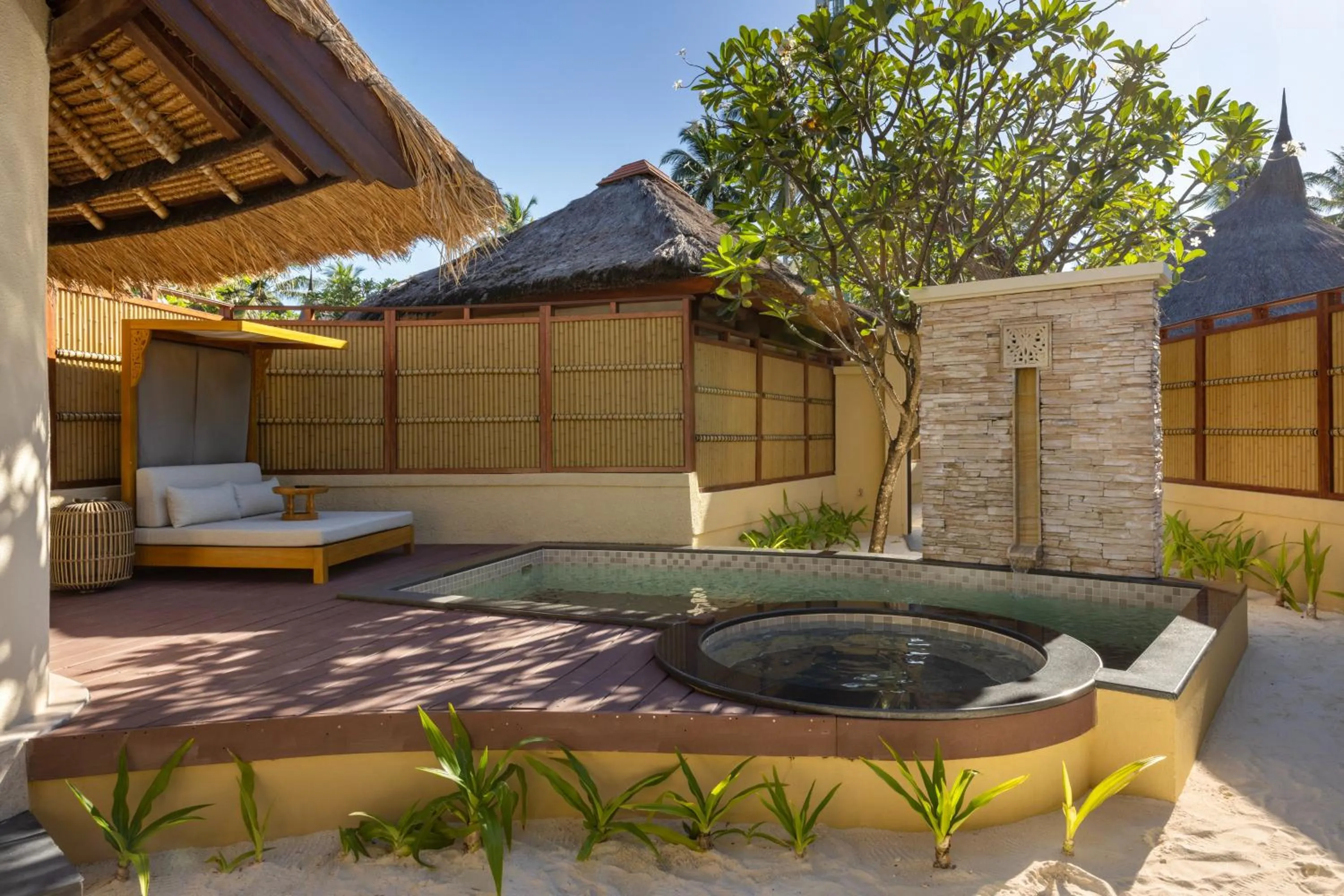 Pool view in Banyan Tree Vabbinfaru