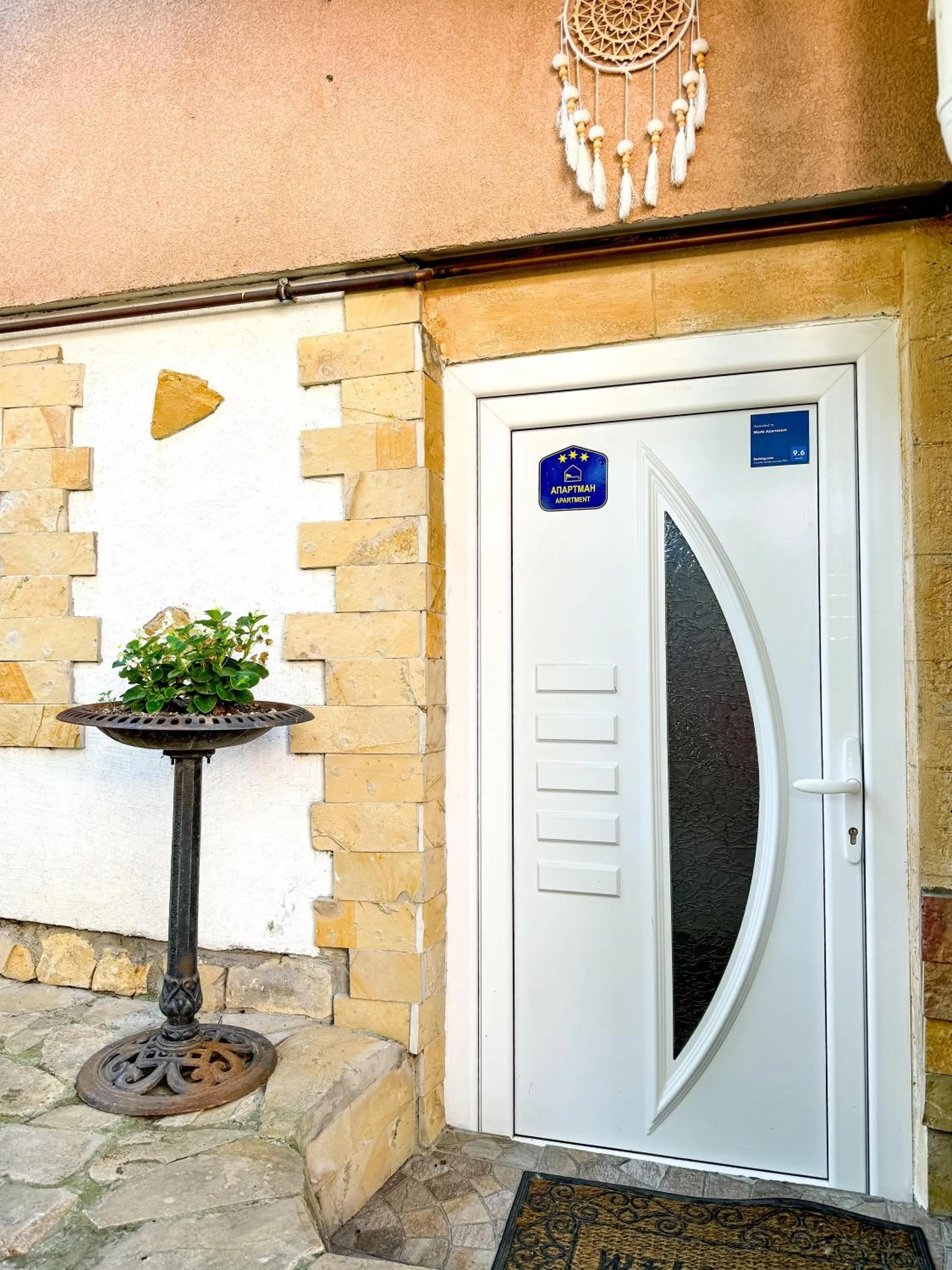 Facade/entrance in Meda Apartment