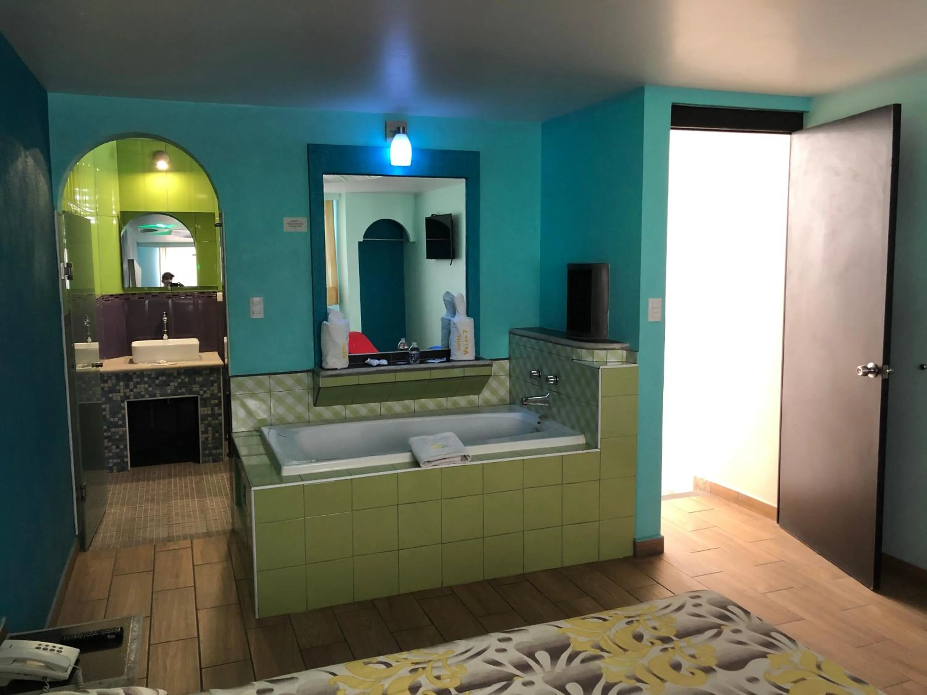 Photo of the whole room, Bed in Hotel & Villas 7