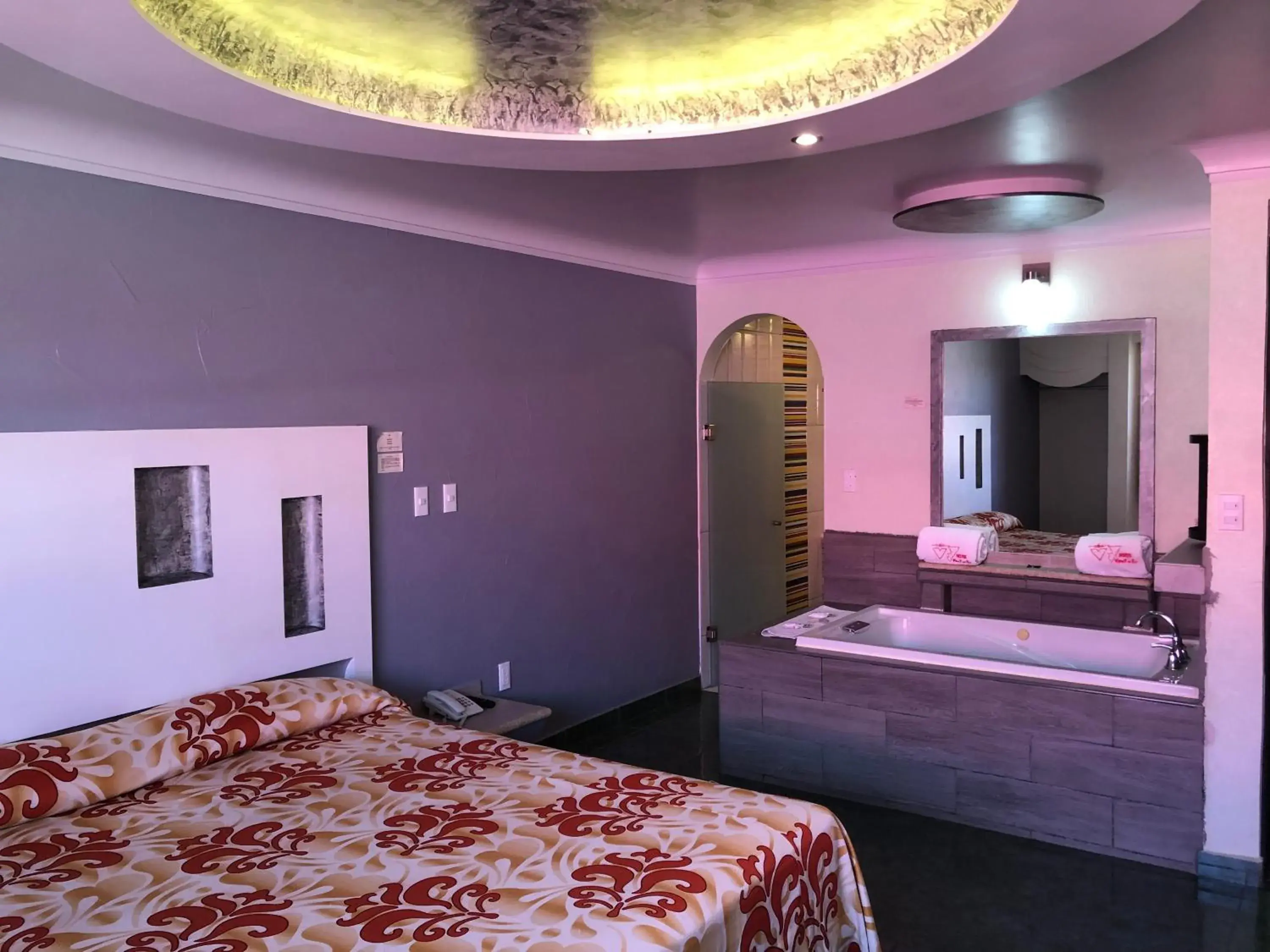 Queen Room with Spa Bath in Hotel & Villas 7 Queen Room with Spa Bath in Hotel & Villas 7