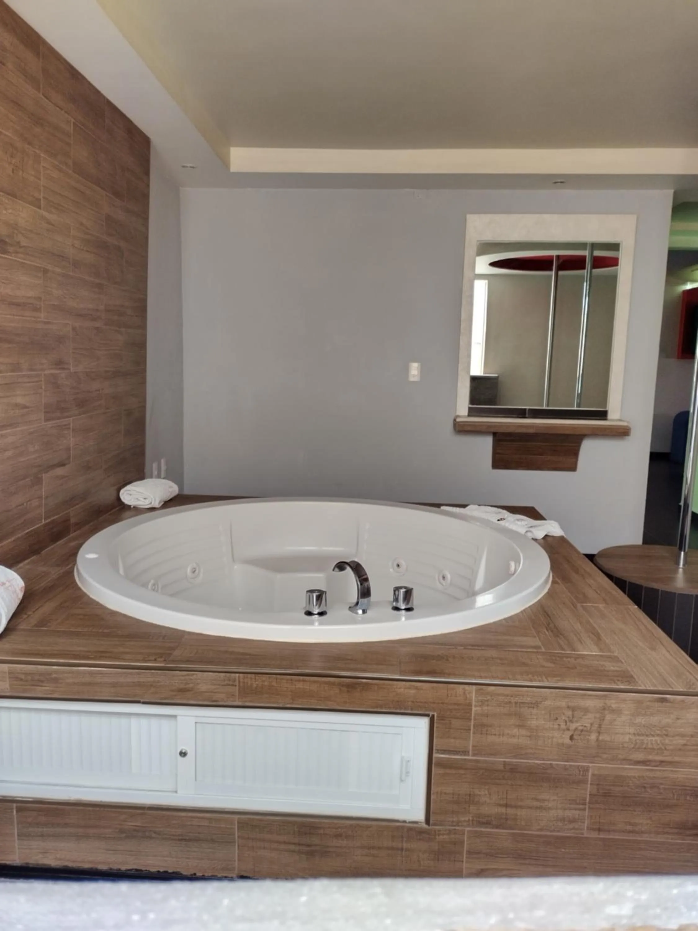 Hot Tub in Hotel & Villas 7