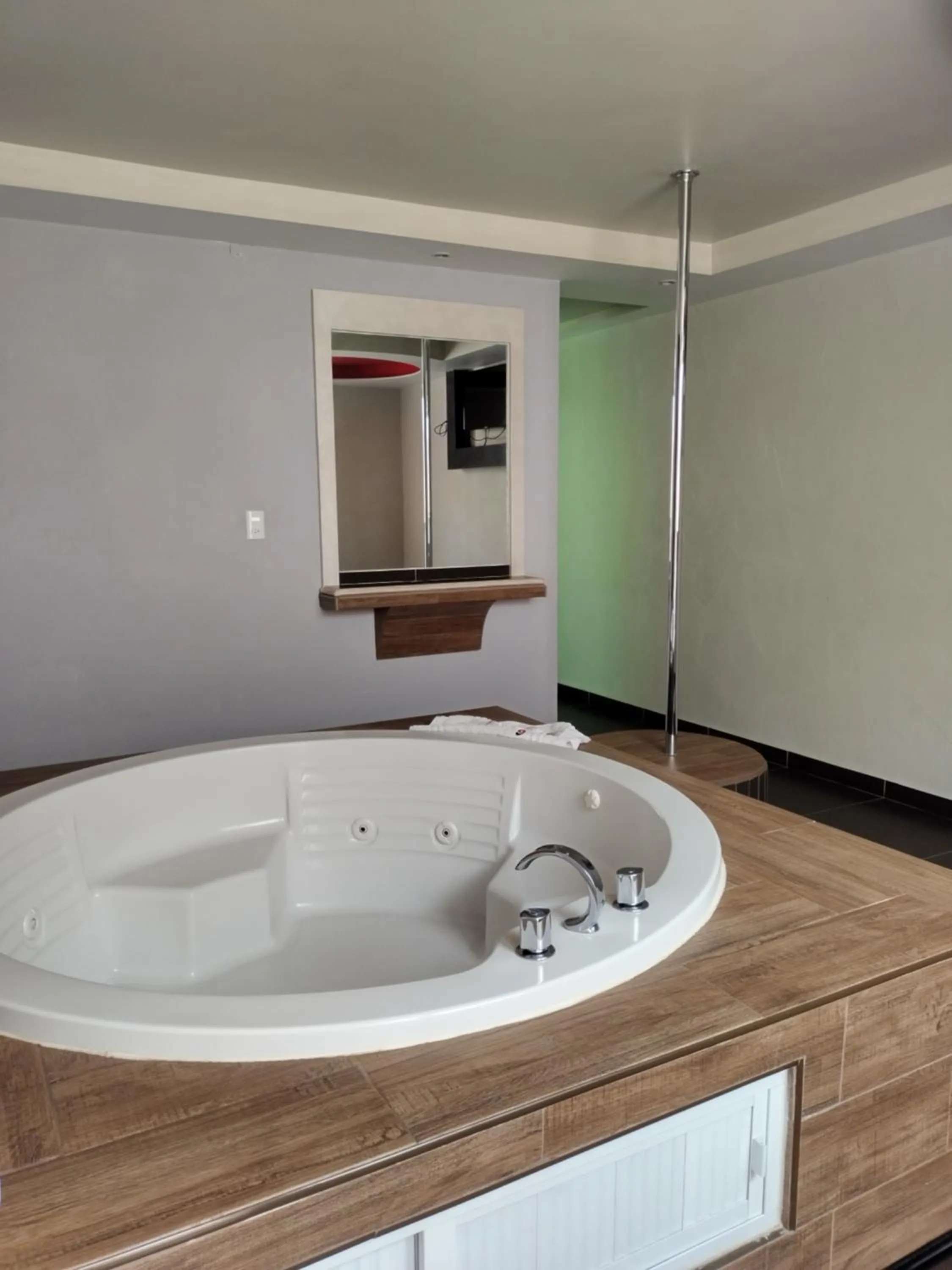 Hot Tub in Hotel & Villas 7