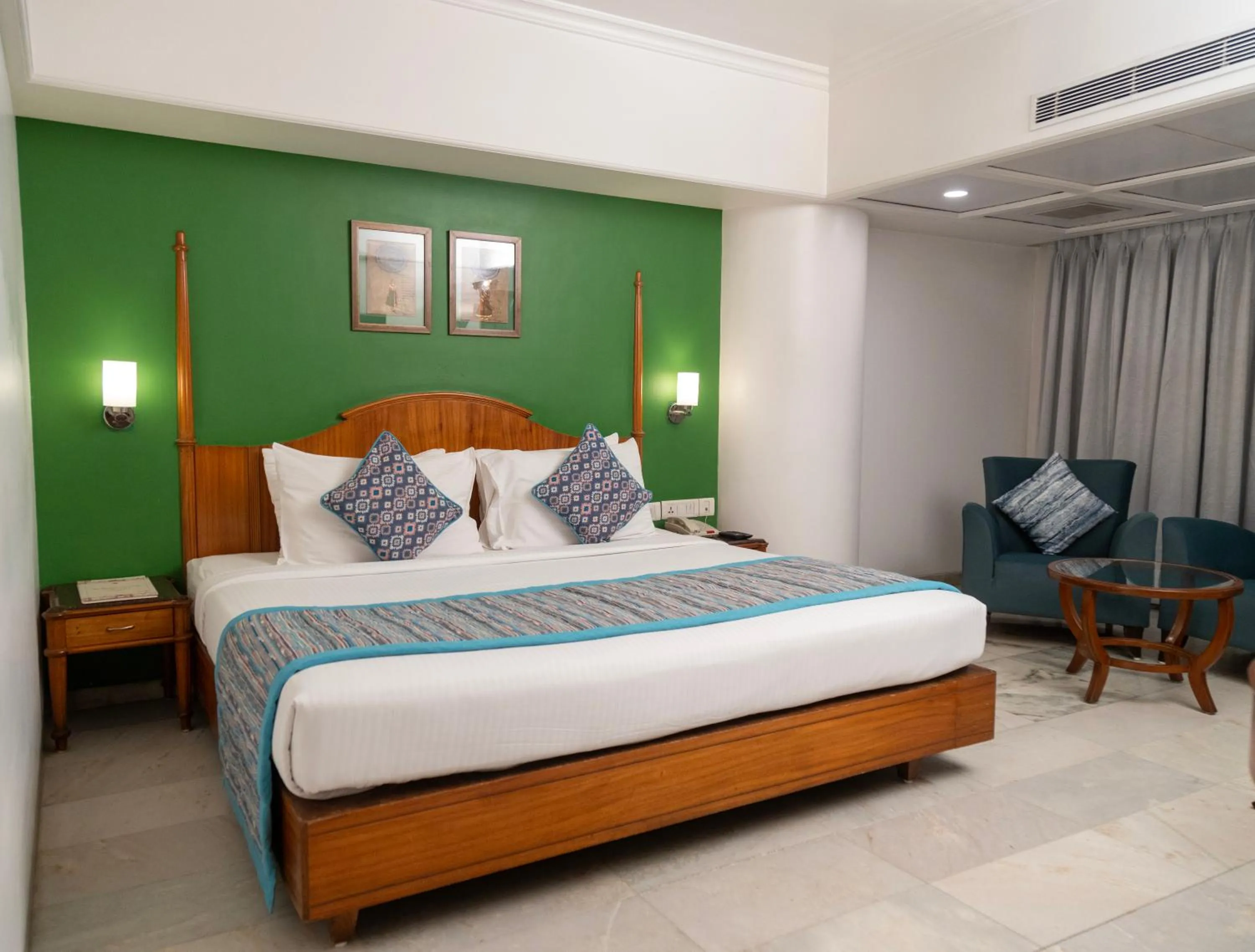 Bed in Ramee Guestline Hotel Dadar