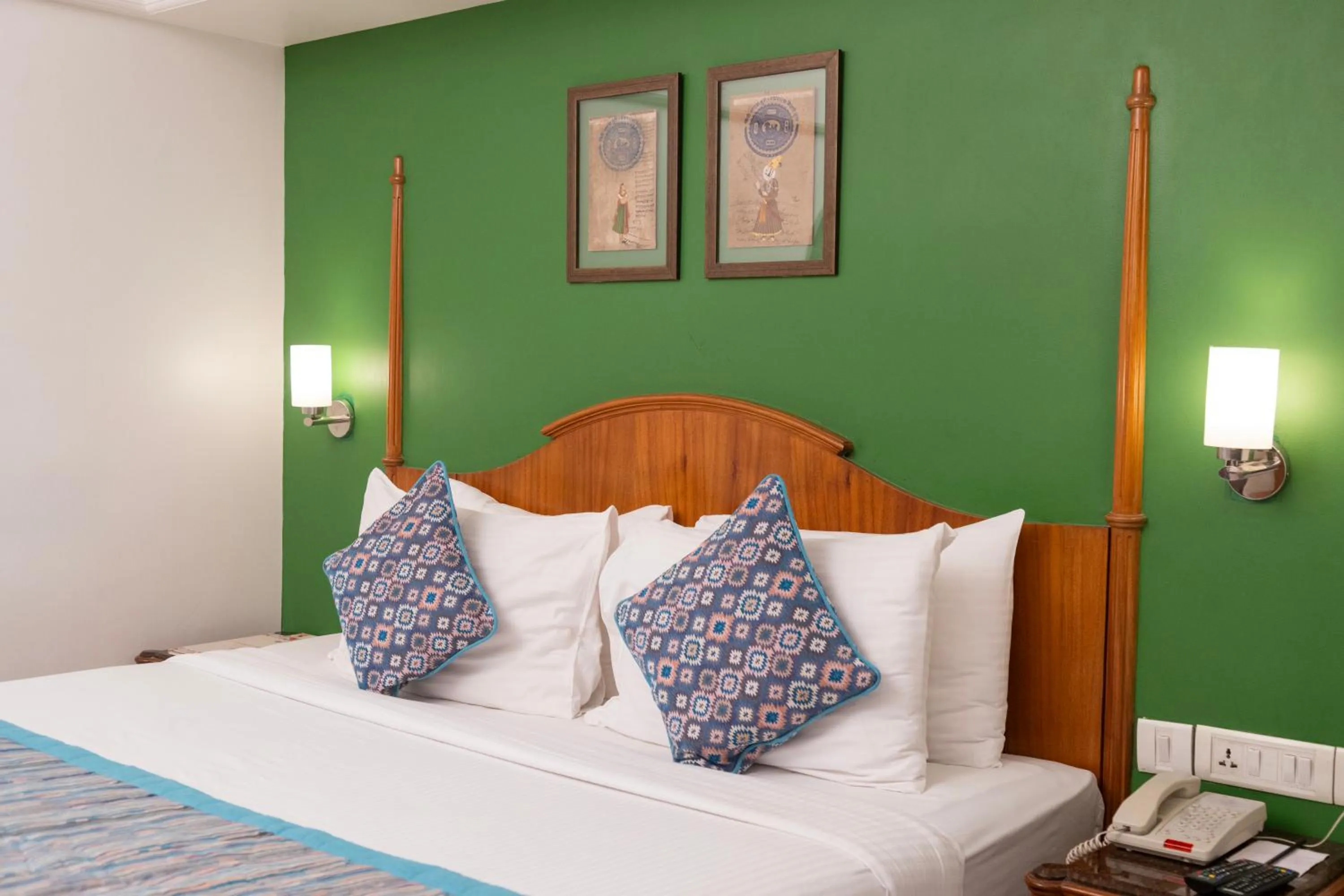 Bed in Ramee Guestline Hotel Dadar