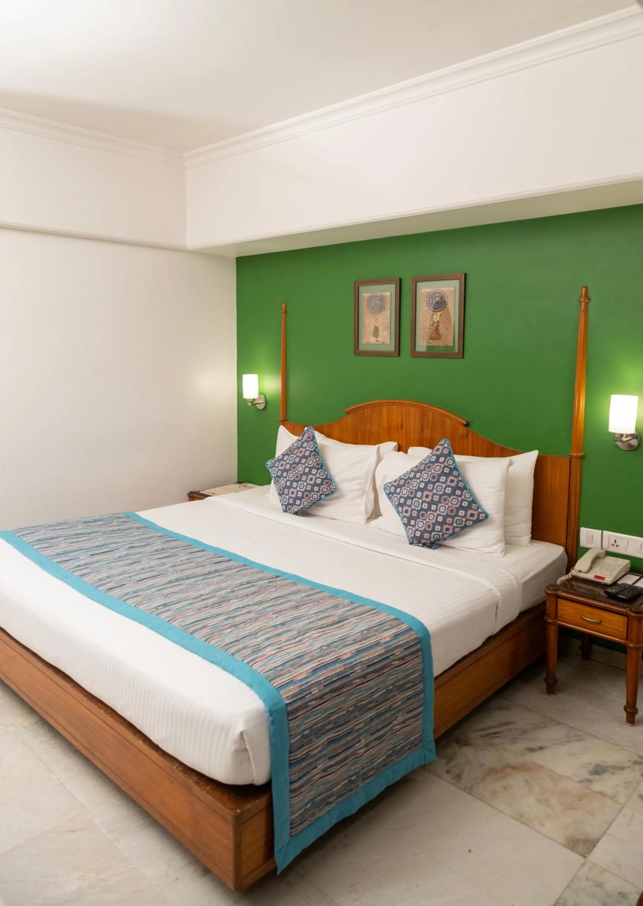 Bed in Ramee Guestline Hotel Dadar