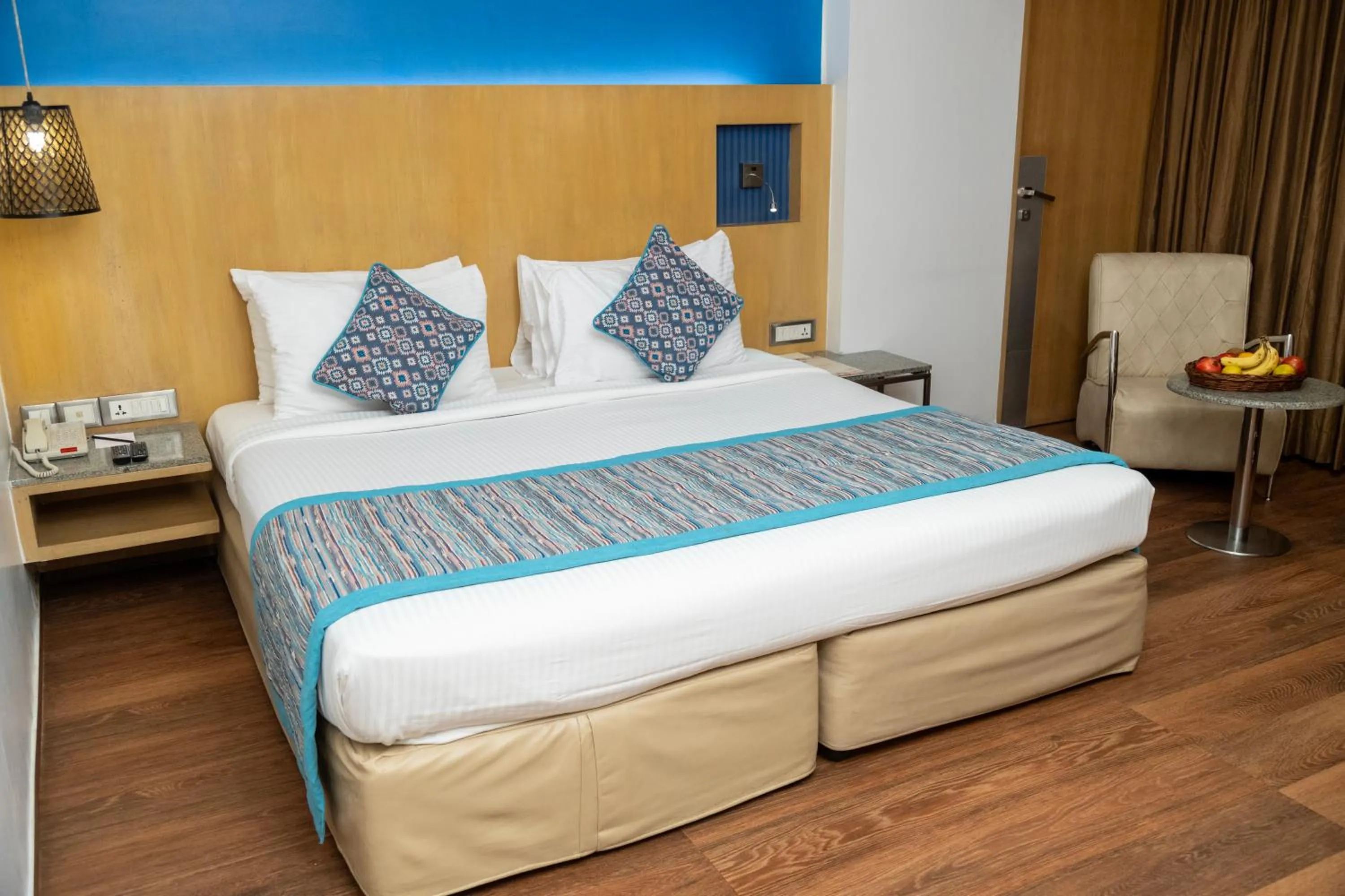 Bed in Ramee Guestline Hotel Dadar