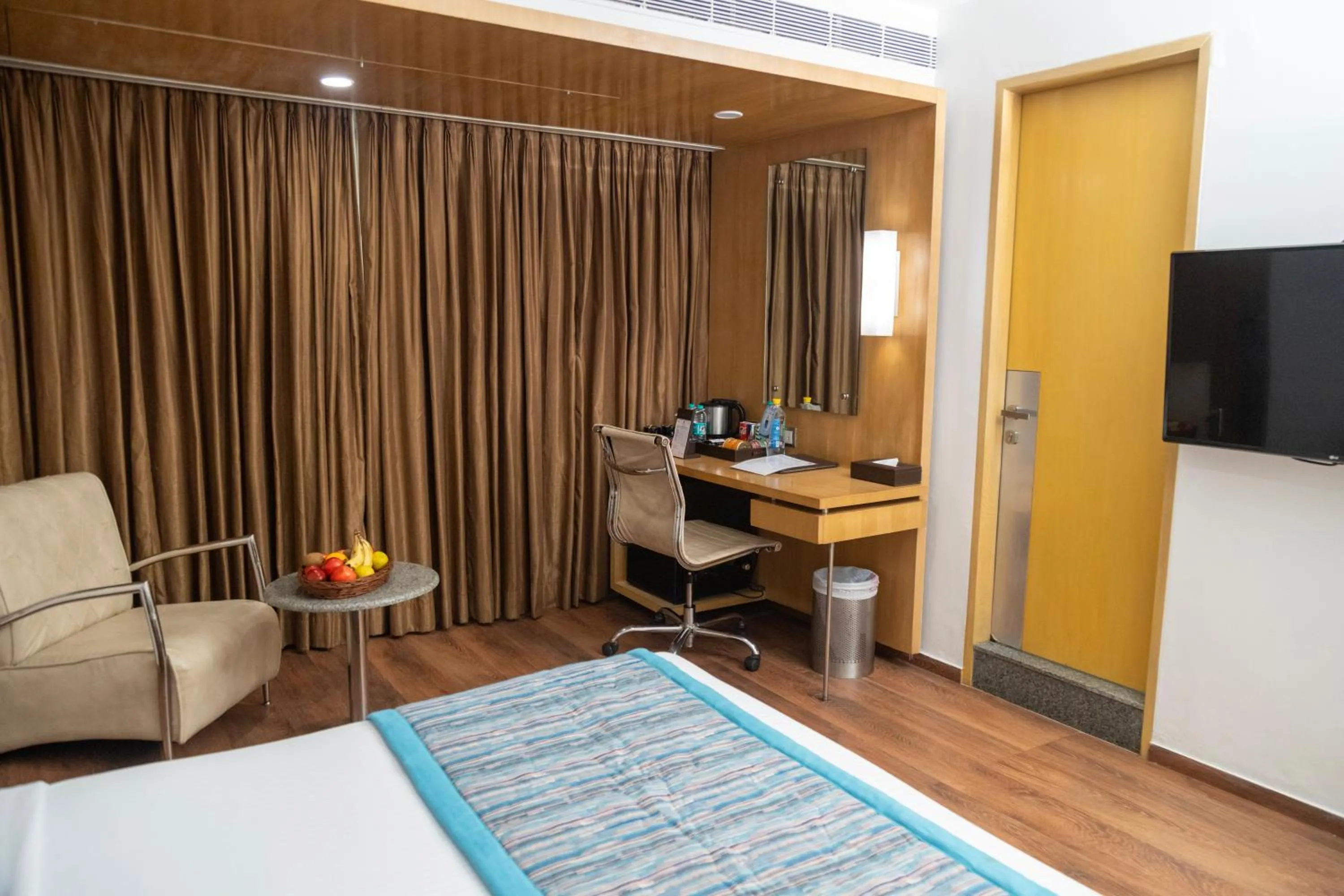 Bed in Ramee Guestline Hotel Dadar